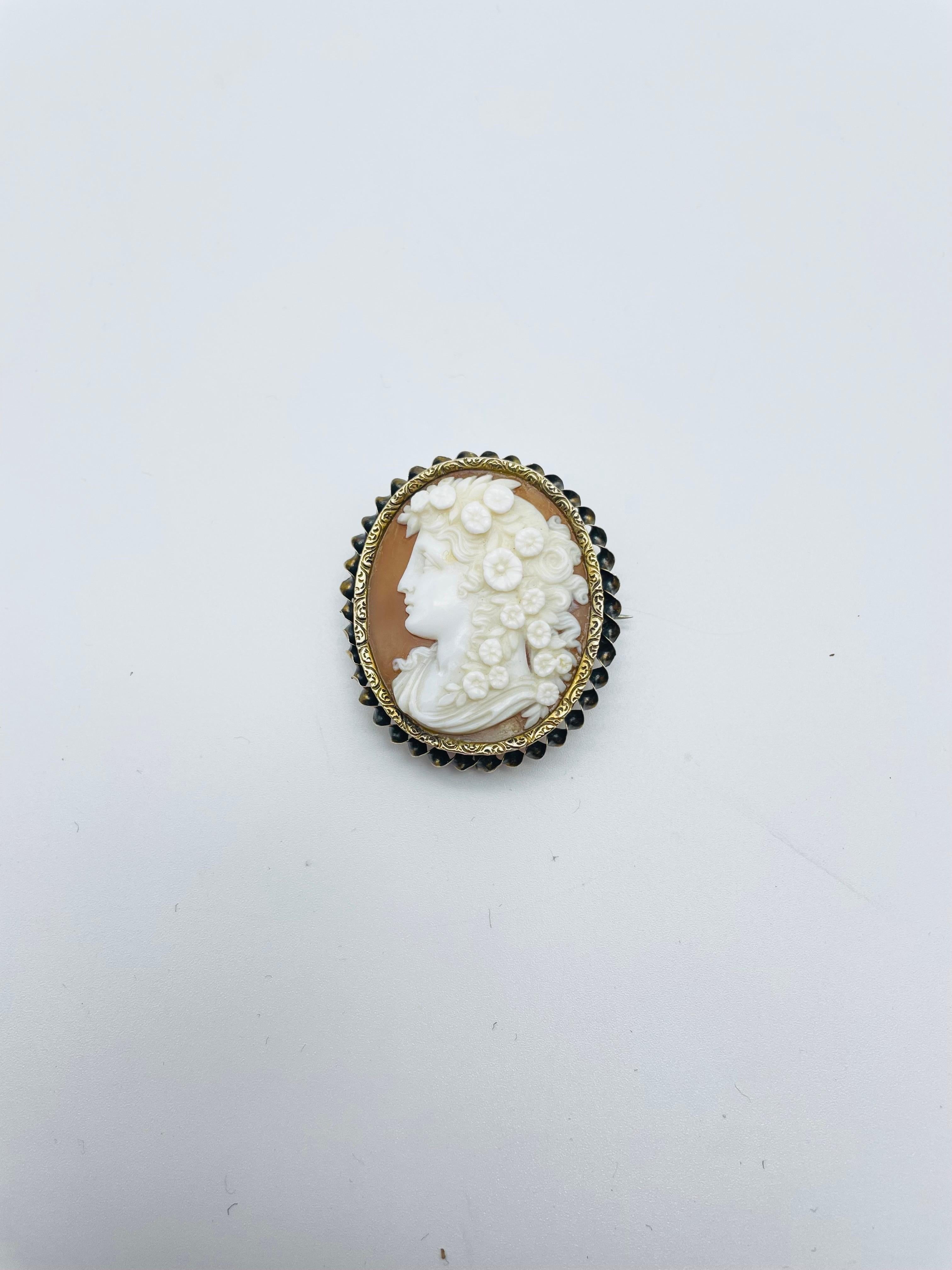 Antique brooch cameo 14 K gold. For Sale 2
