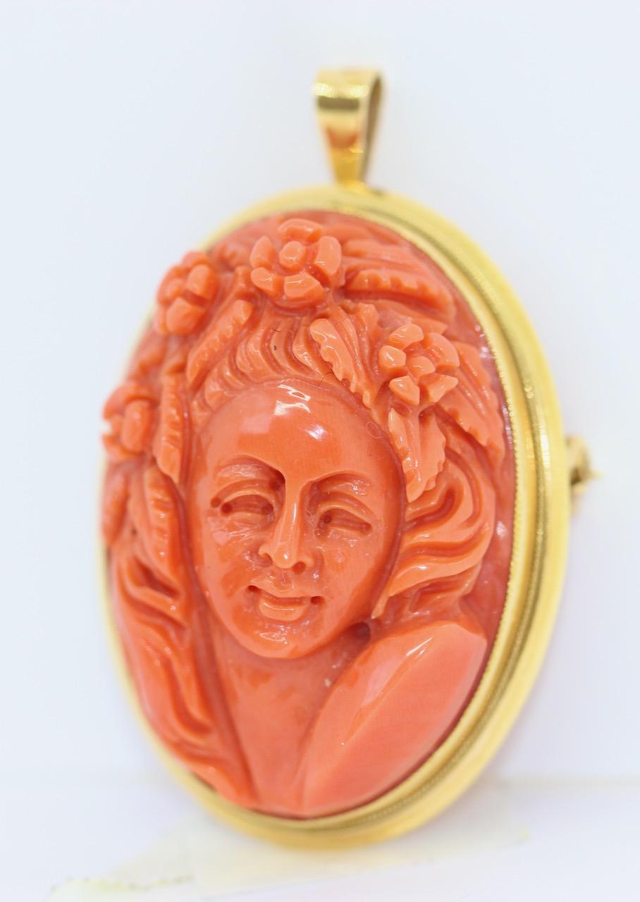 Antique Brooch or Pendant, Coral Cameo, 18 Karat Gold, Female Portrait In Excellent Condition For Sale In Berlin, DE