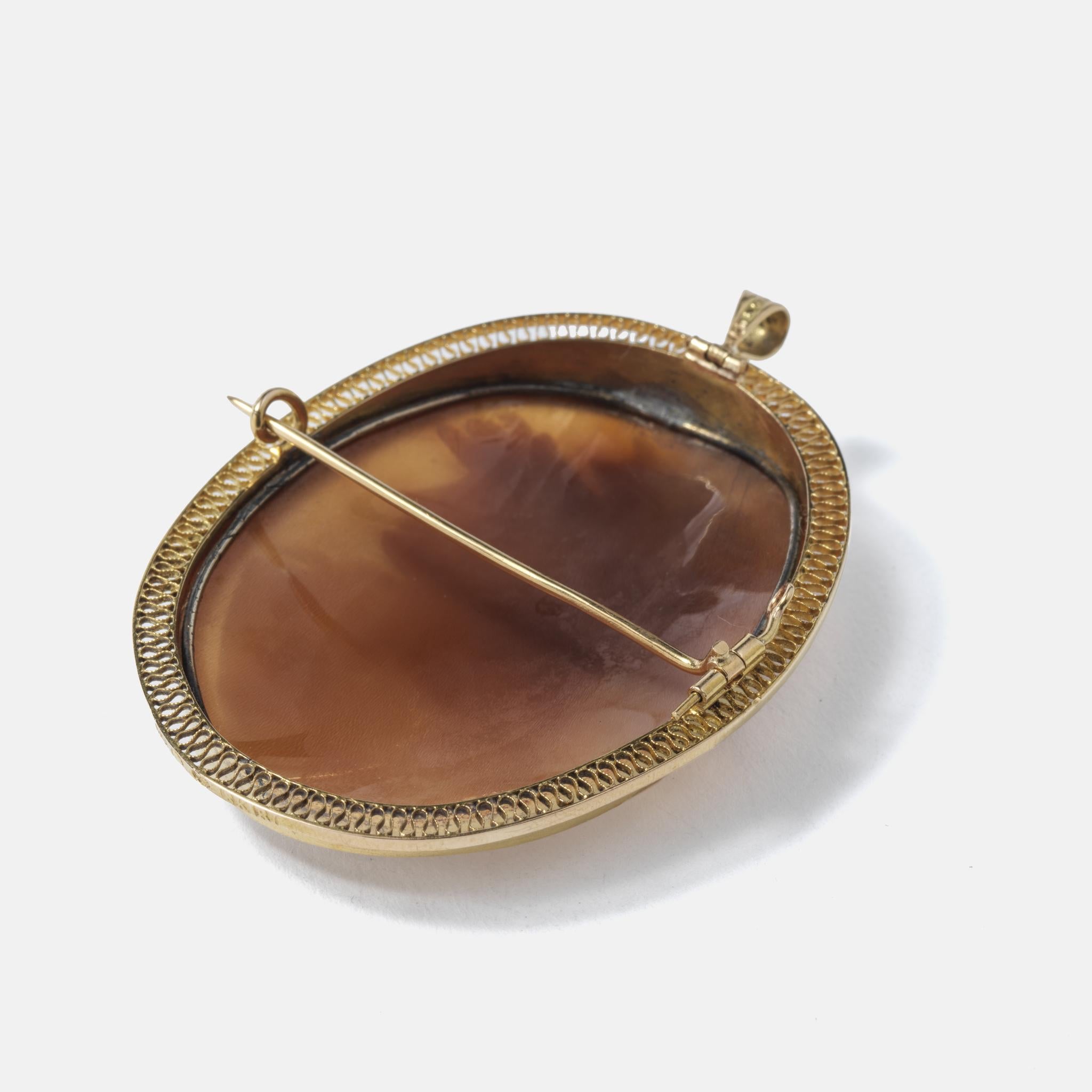 Antique brooch/pendant. 18k gold with a shell cameo made 1919 in Sweden For Sale 1