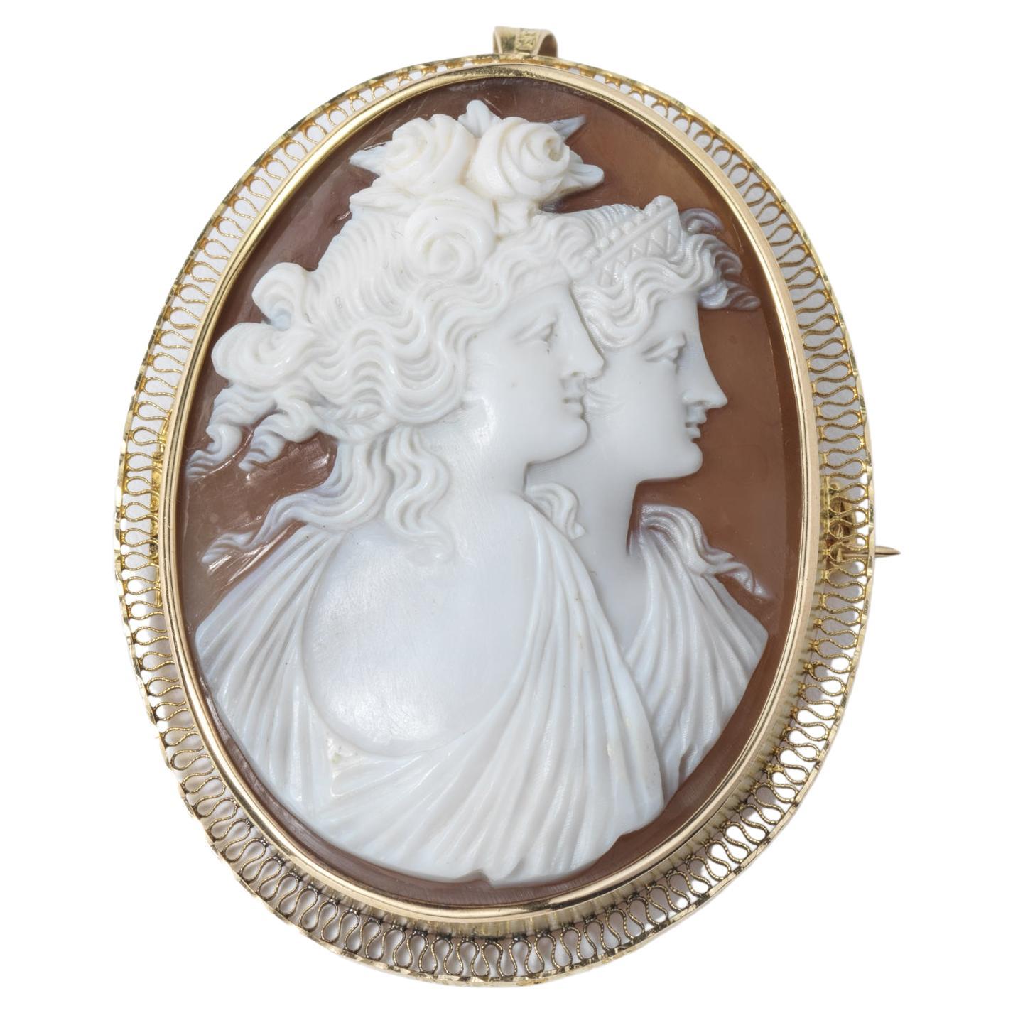 Antique brooch/pendant. 18k gold with a shell cameo made 1919 in Sweden For Sale