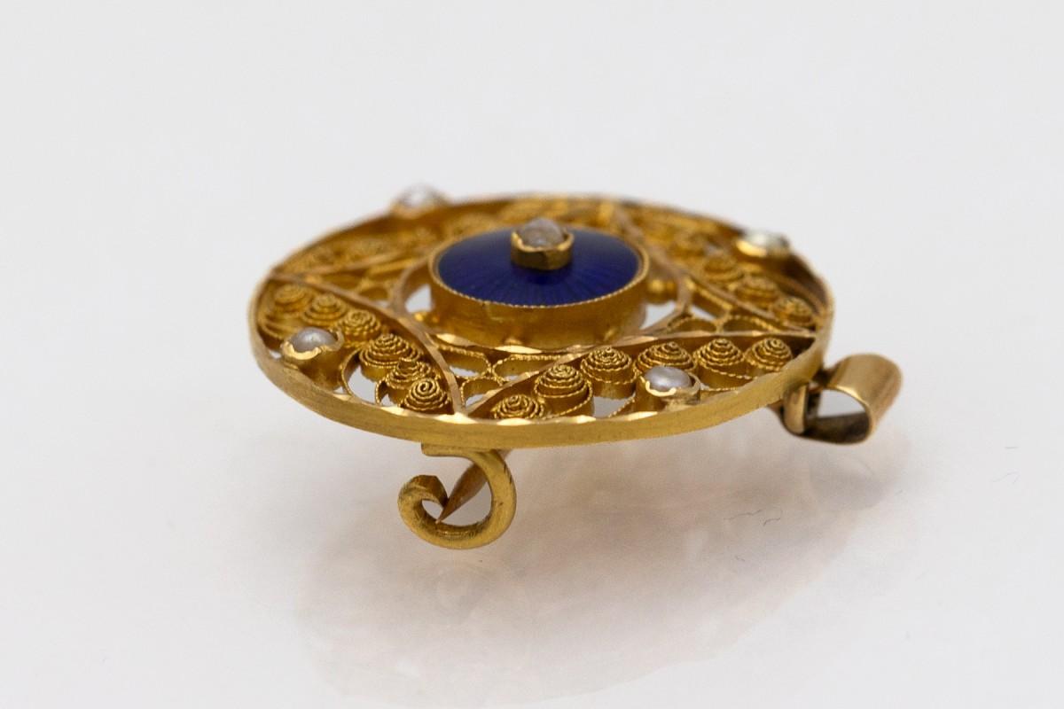 Broche-pendentif ancienne avec émail et perle en vente 2