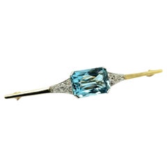 Antique Brooch with Aquamarine in 18 Karat Yellow Gold