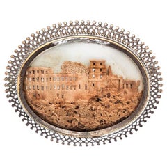 Broche d'antiquités en liège métallique Diorama avec papier corné sculpté miniature