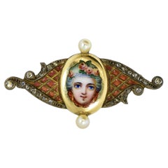 Broche ancienne avec  Portrait et émail transparent,  Diamants et perles naturelles