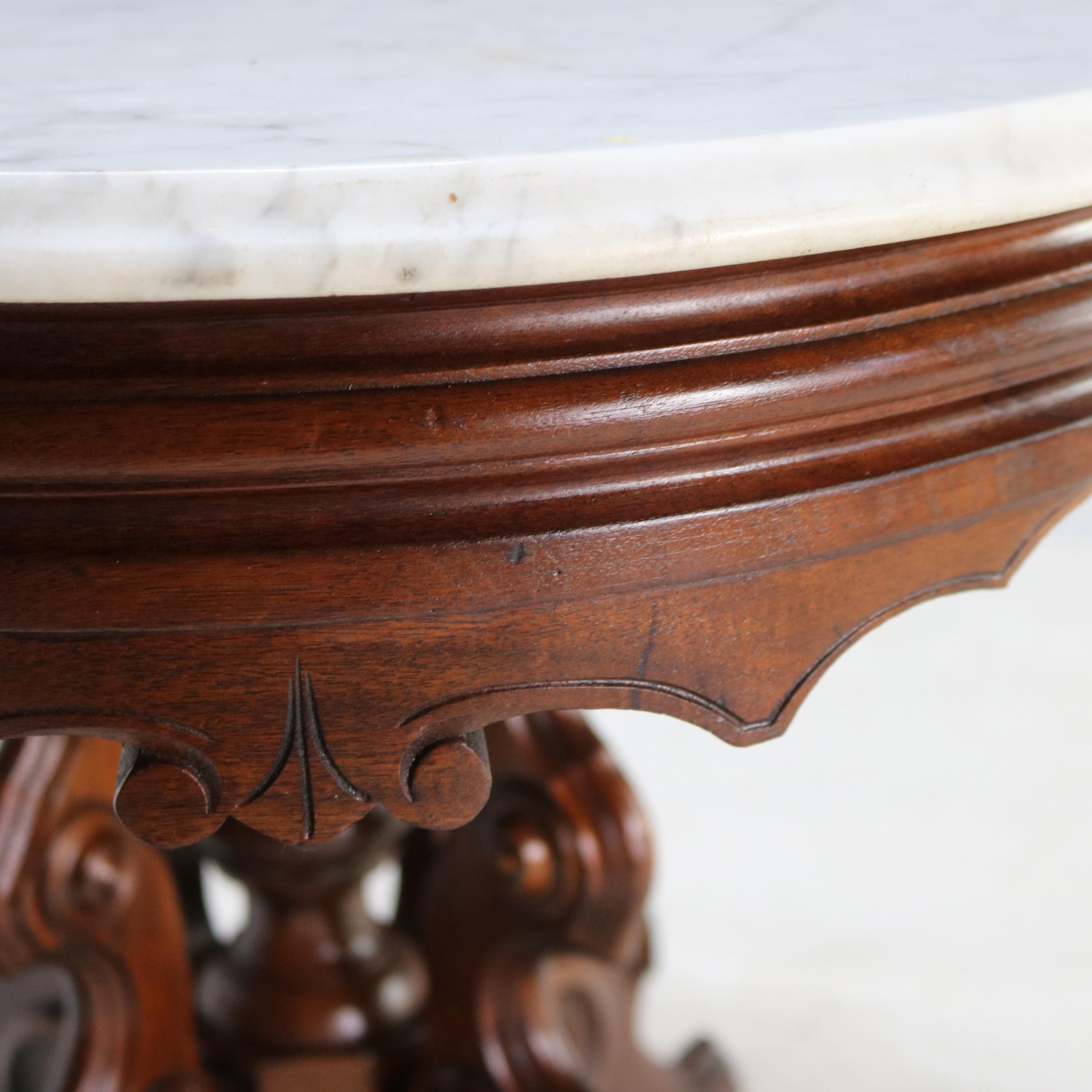 Ancienne table en noyer sculpté Brooks Victorian Renaissance Revival C1880 en vente 5
