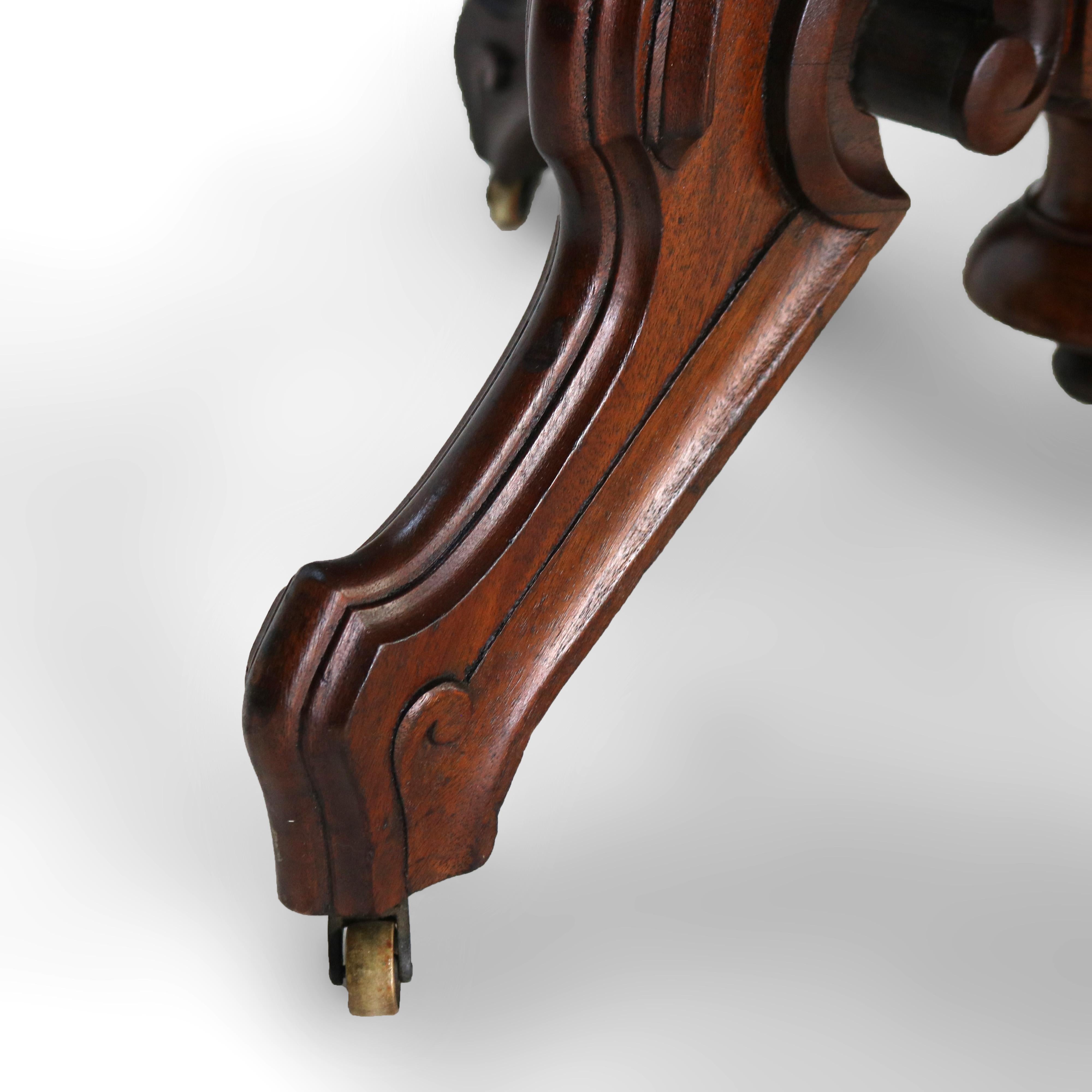 Ancienne table en noyer sculpté Brooks Victorian Renaissance Revival C1880 en vente 6