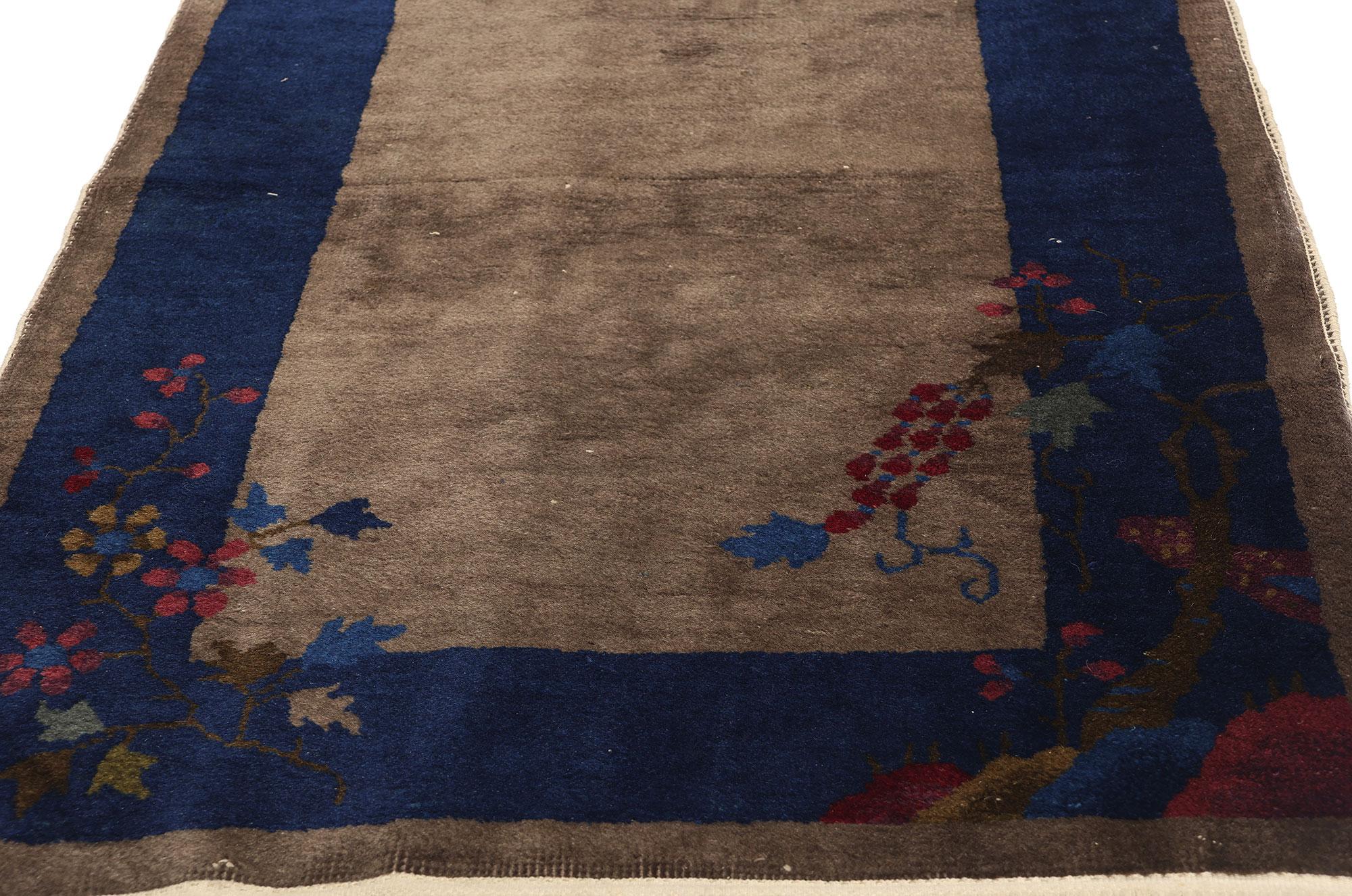 Noué à la main Tapis de Pékin chinois ancien, marron et bleu Runner en vente