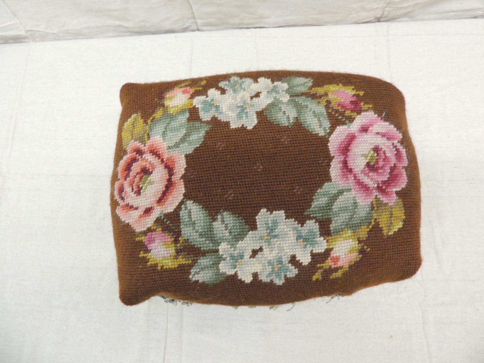 Antique tapestry footstool
Floral patterns in shade of pink, green, yellow and white with tassels and trim all around.
Small Queen Anne legs
Note: Sold as found
Size: 13