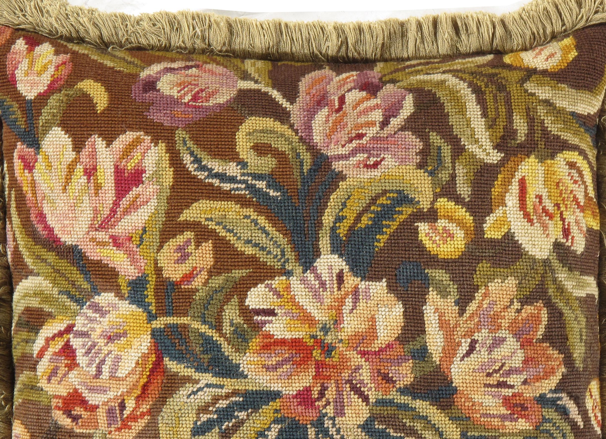Antike Brown Französisch Nadelspitze Kissen 1'6 x 1'8 im Zustand „Gut“ im Angebot in New York, NY