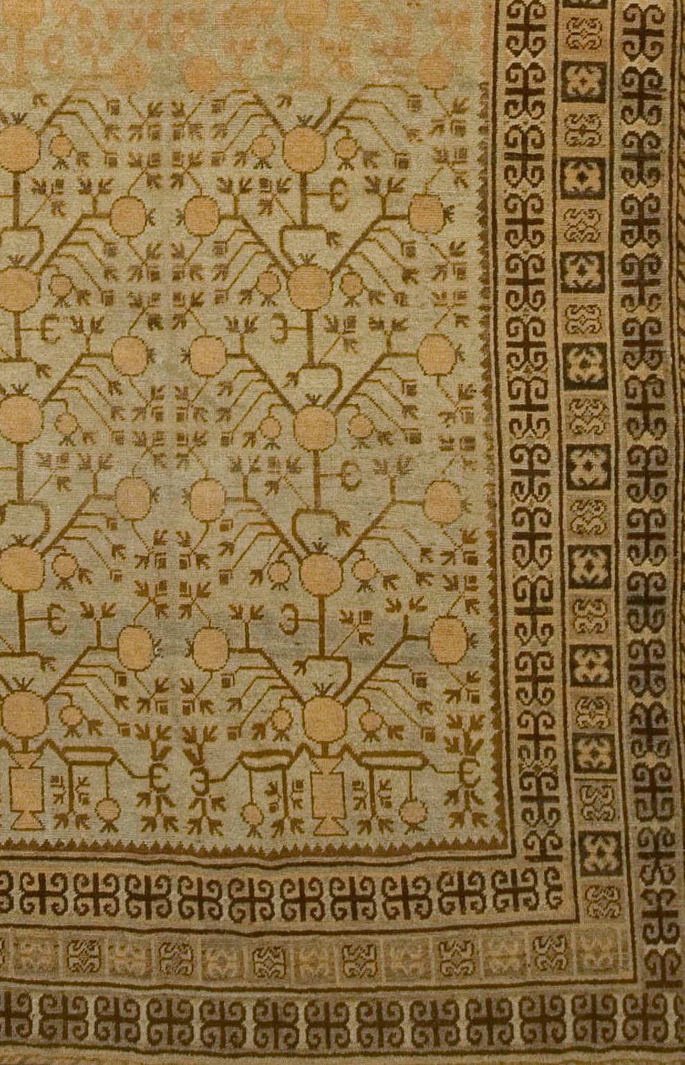 Tappeto marrone antico Khotan Samarcanda (a) Gallery 6'2 x 13'4 In condizioni buone in vendita a New York, NY