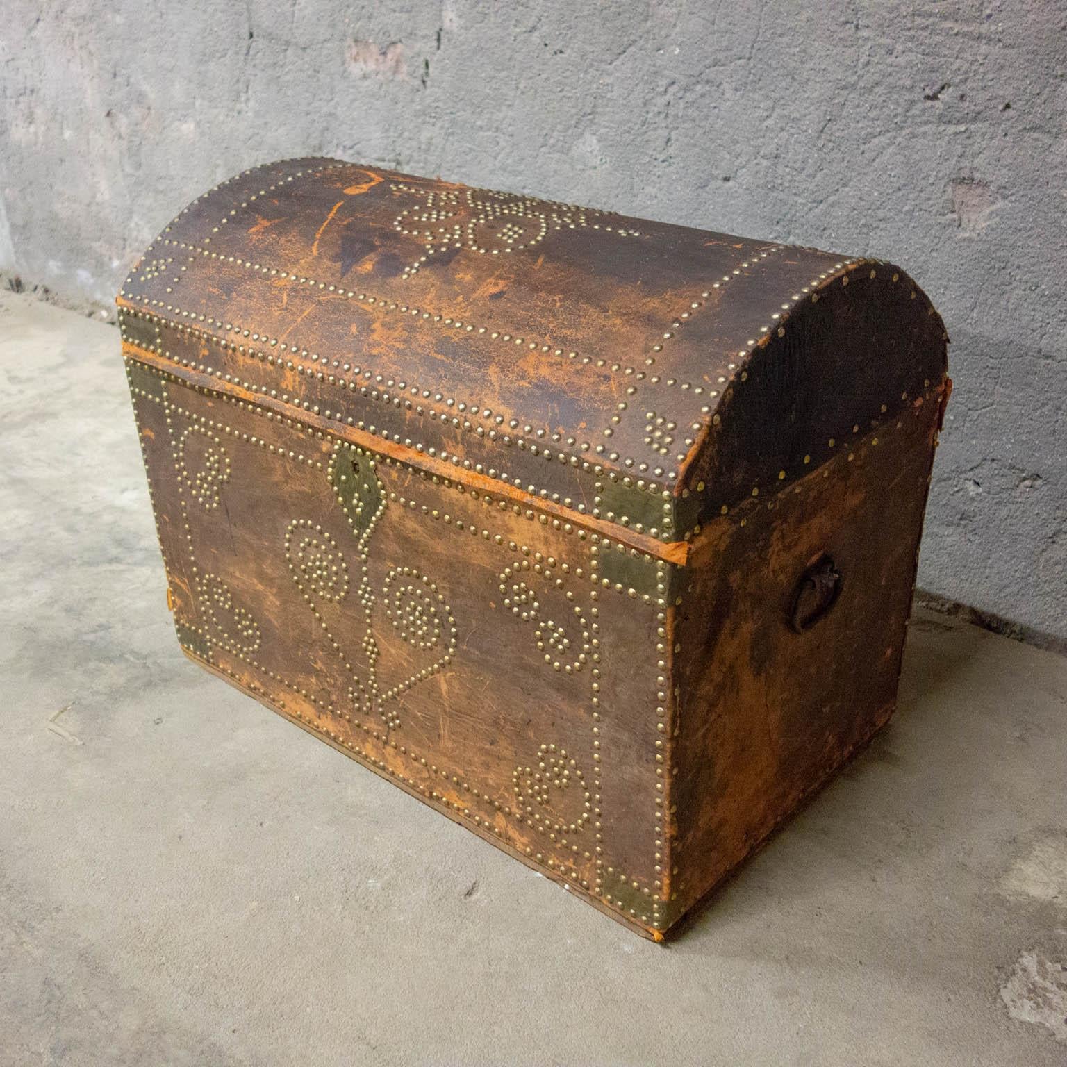 Arts and Crafts Antique Brown Leather Bridal Box from France, Early 1800 For Sale