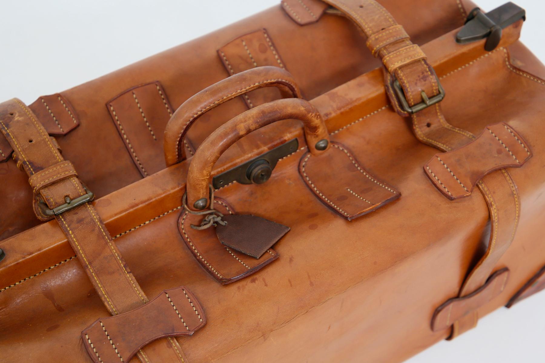 Italian Vintage Brown Leather Gladstone Doctors Bag In Good Condition For Sale In Milano, IT