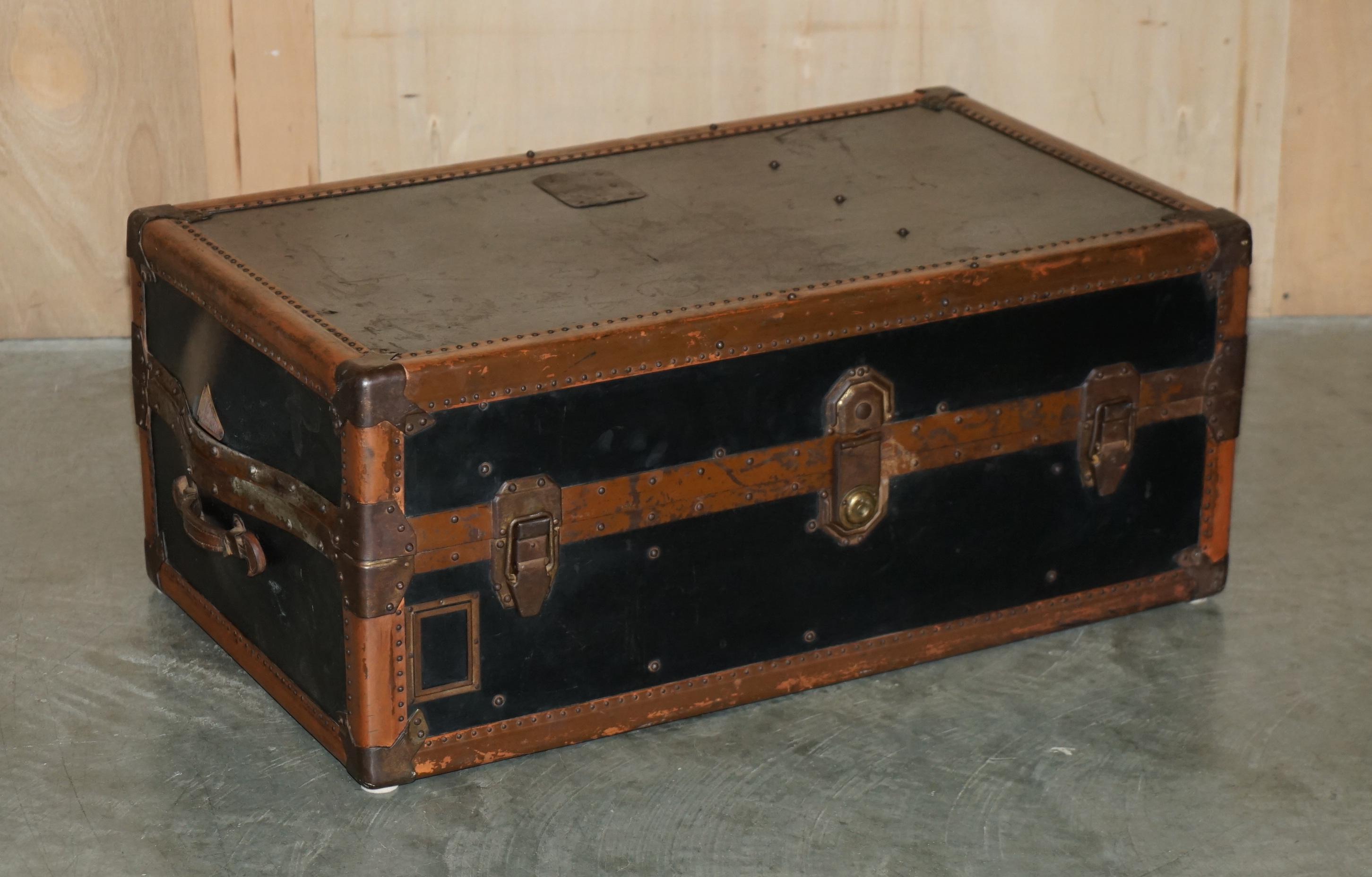ANTiQUE BROWN LEATHER INNOVATION COMPANY WARDROBE STEAMER TRUNK COFFEE TABLE For Sale 9