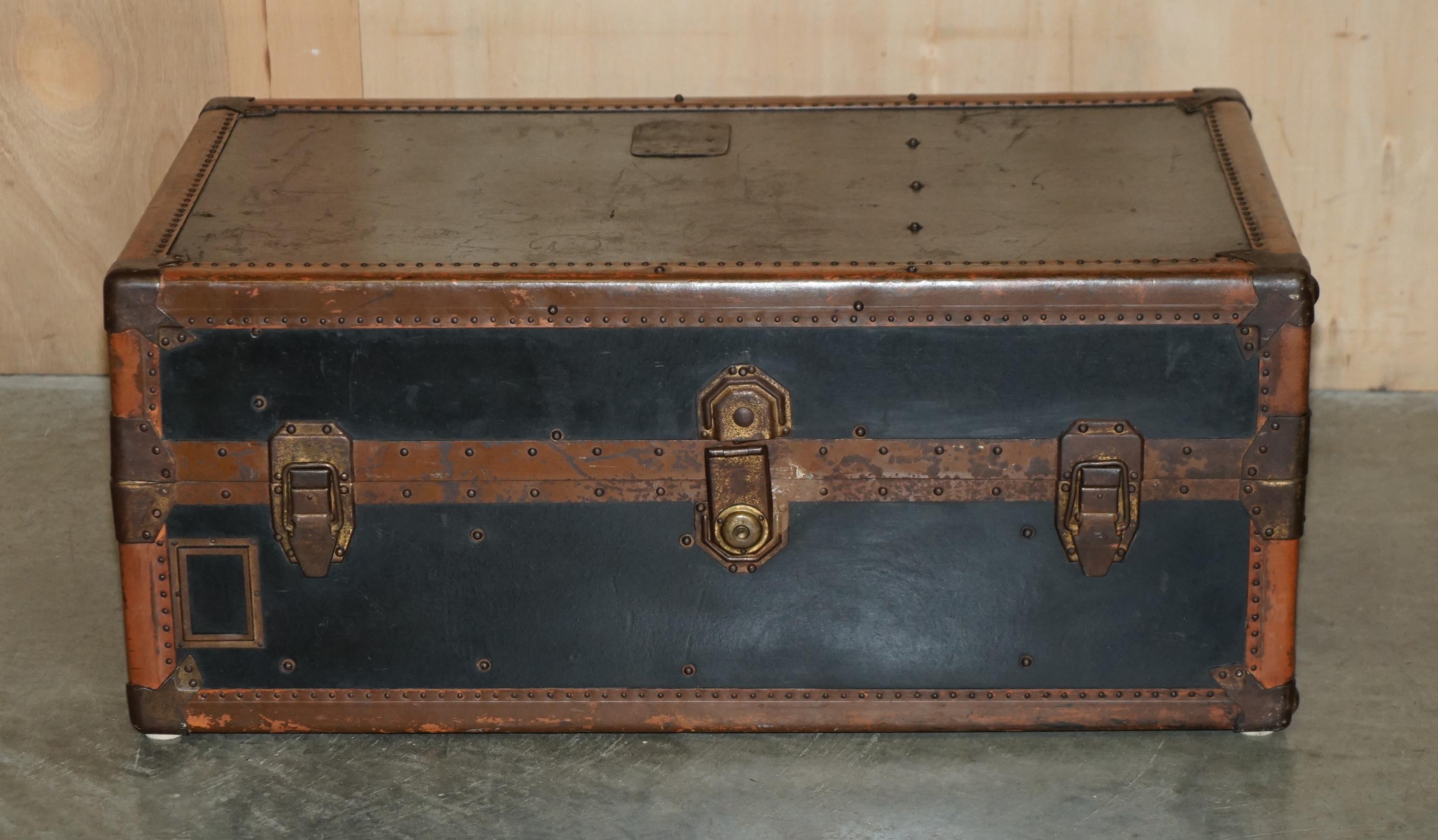 ANTiQUE BROWN LEATHER INNOVATION COMPANY WARDROBE STEAMER TRUNK COFFEE TABLE For Sale 10