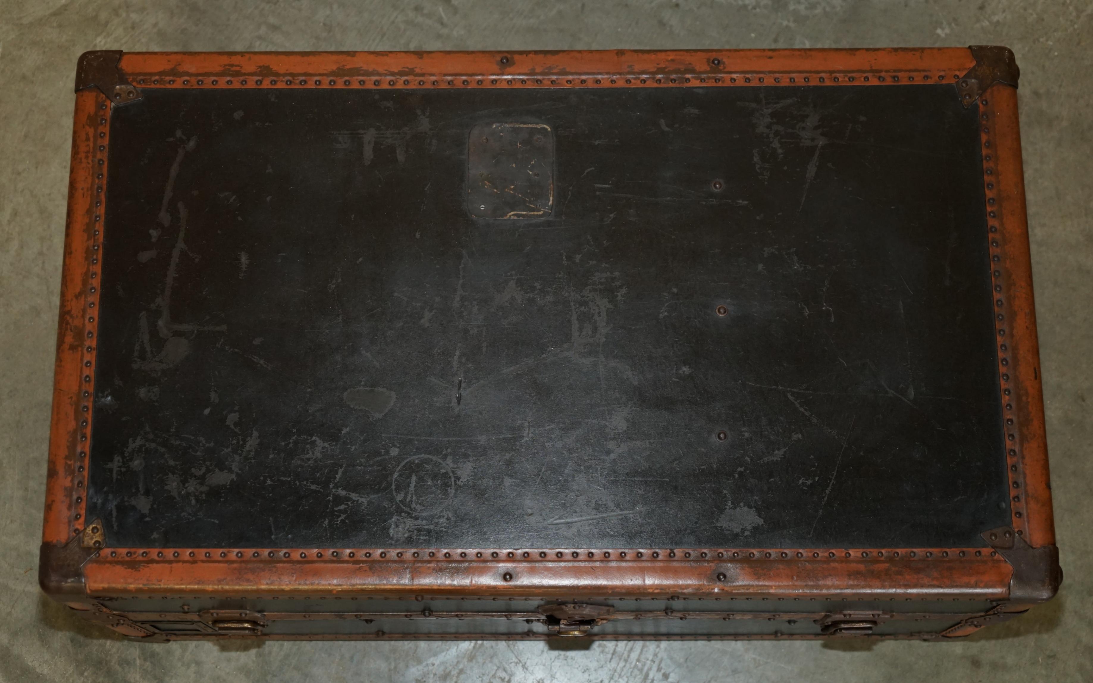 ANTiQUE BROWN LEATHER INNOVATION COMPANY WARDROBE STEAMER TRUNK COFFEE TABLE For Sale 11