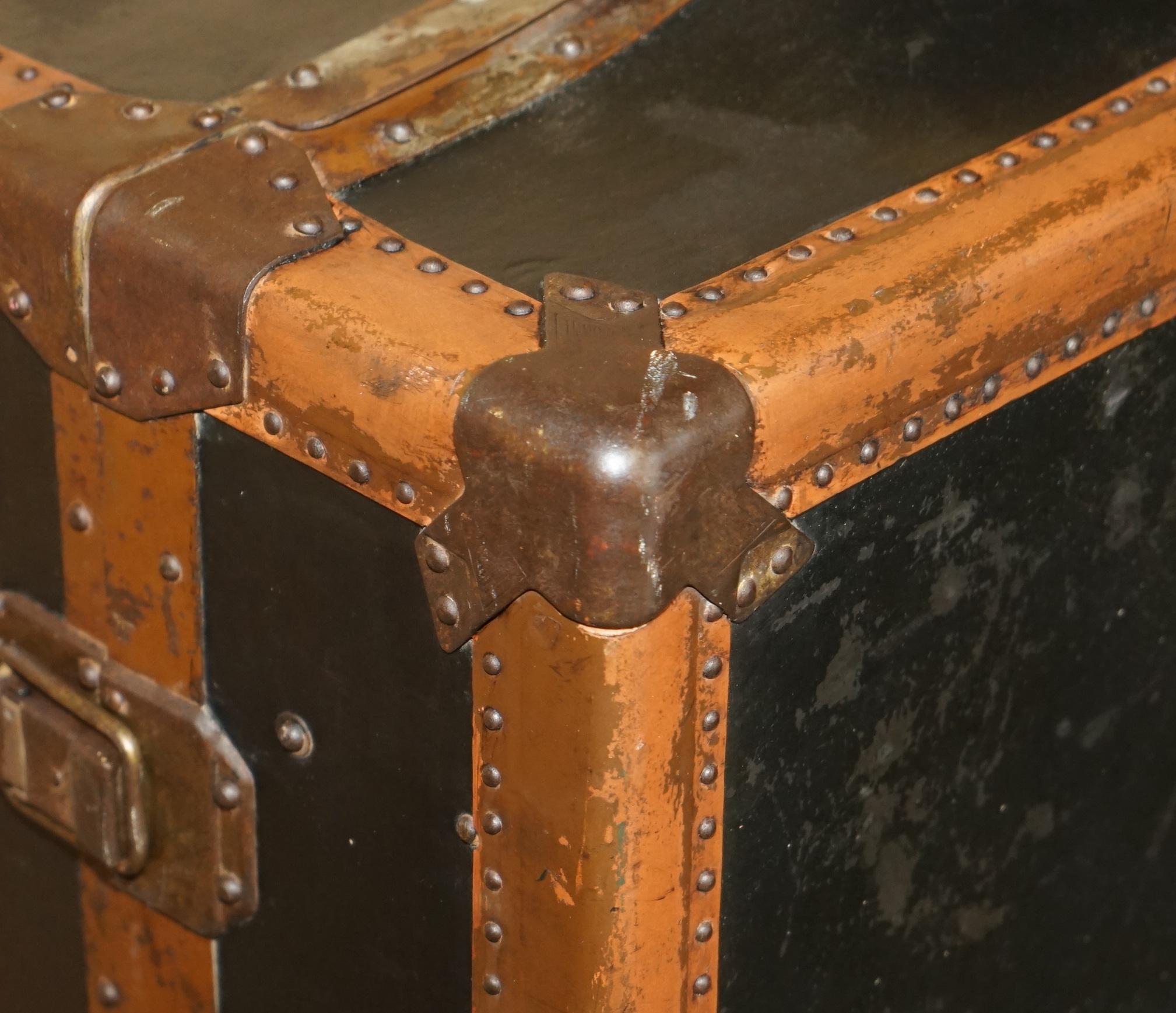 Early 20th Century ANTiQUE BROWN LEATHER INNOVATION COMPANY WARDROBE STEAMER TRUNK COFFEE TABLE For Sale