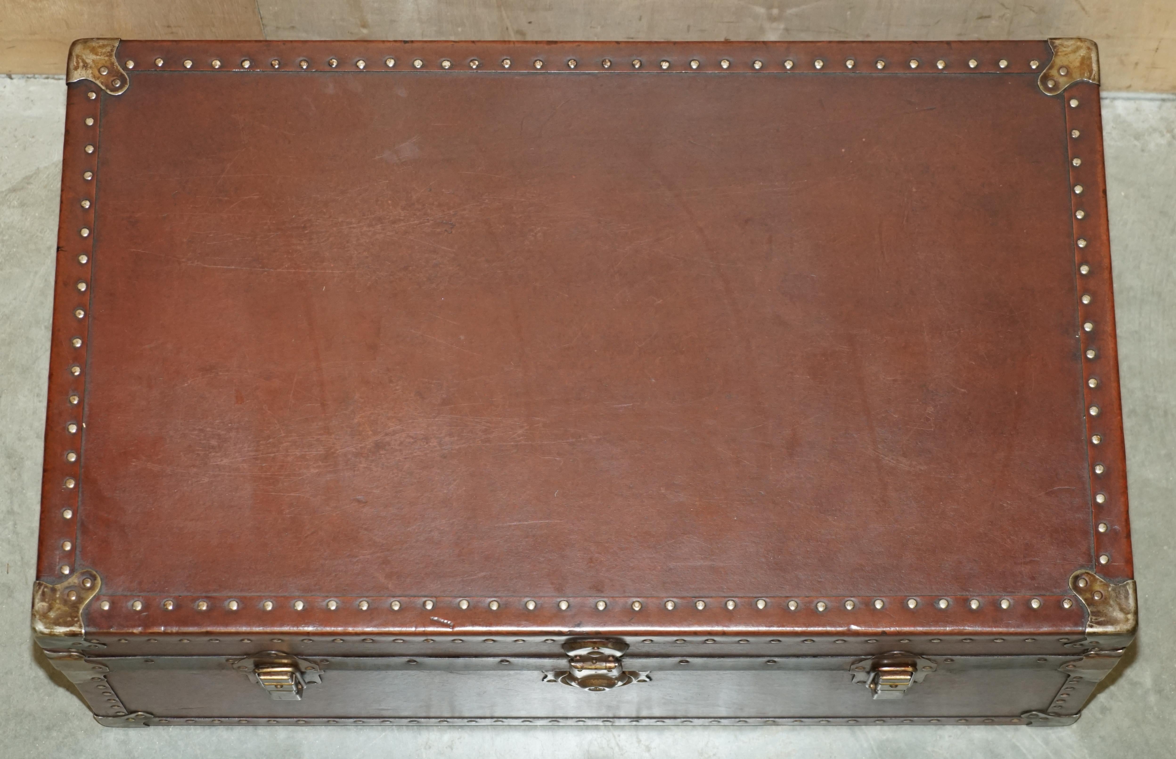 Leather ANTIQUE BROWN LEATHER STEAMER TRUNK COFFEE TABLE WiTH REMOVABLE INTERNAL SHELF For Sale