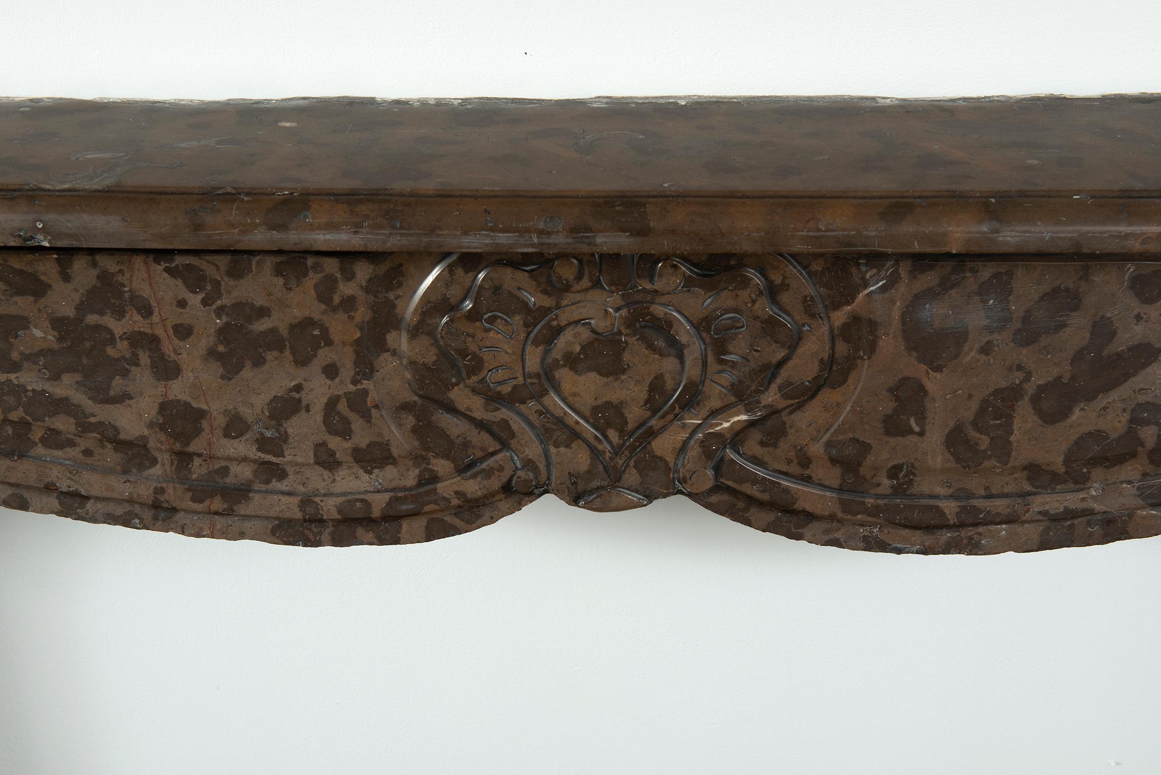 XIXe siècle Cheminée en marbre Brown antique en vente