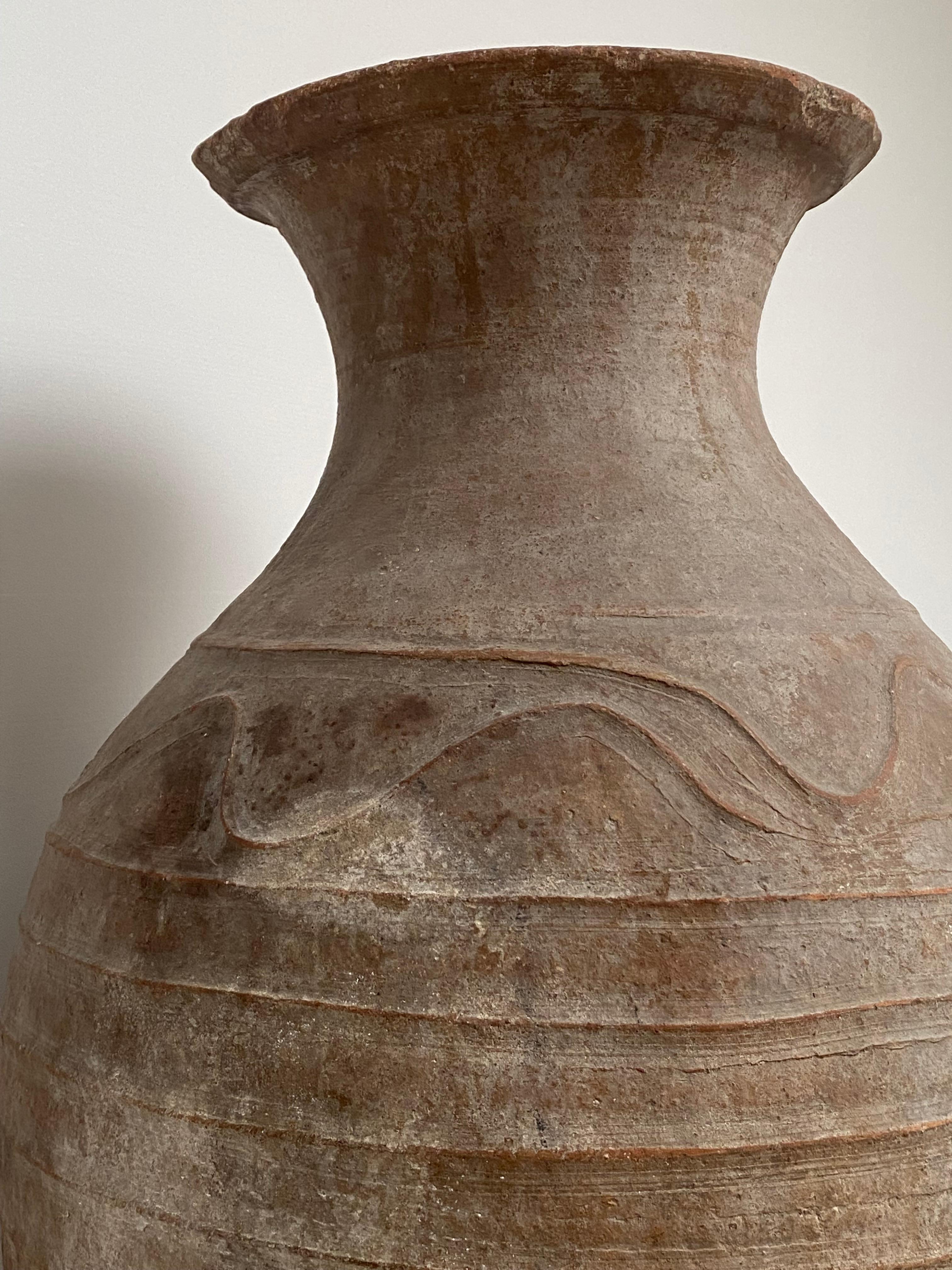 Vase ancien en terre cuite teintée marron, Iran en vente 1