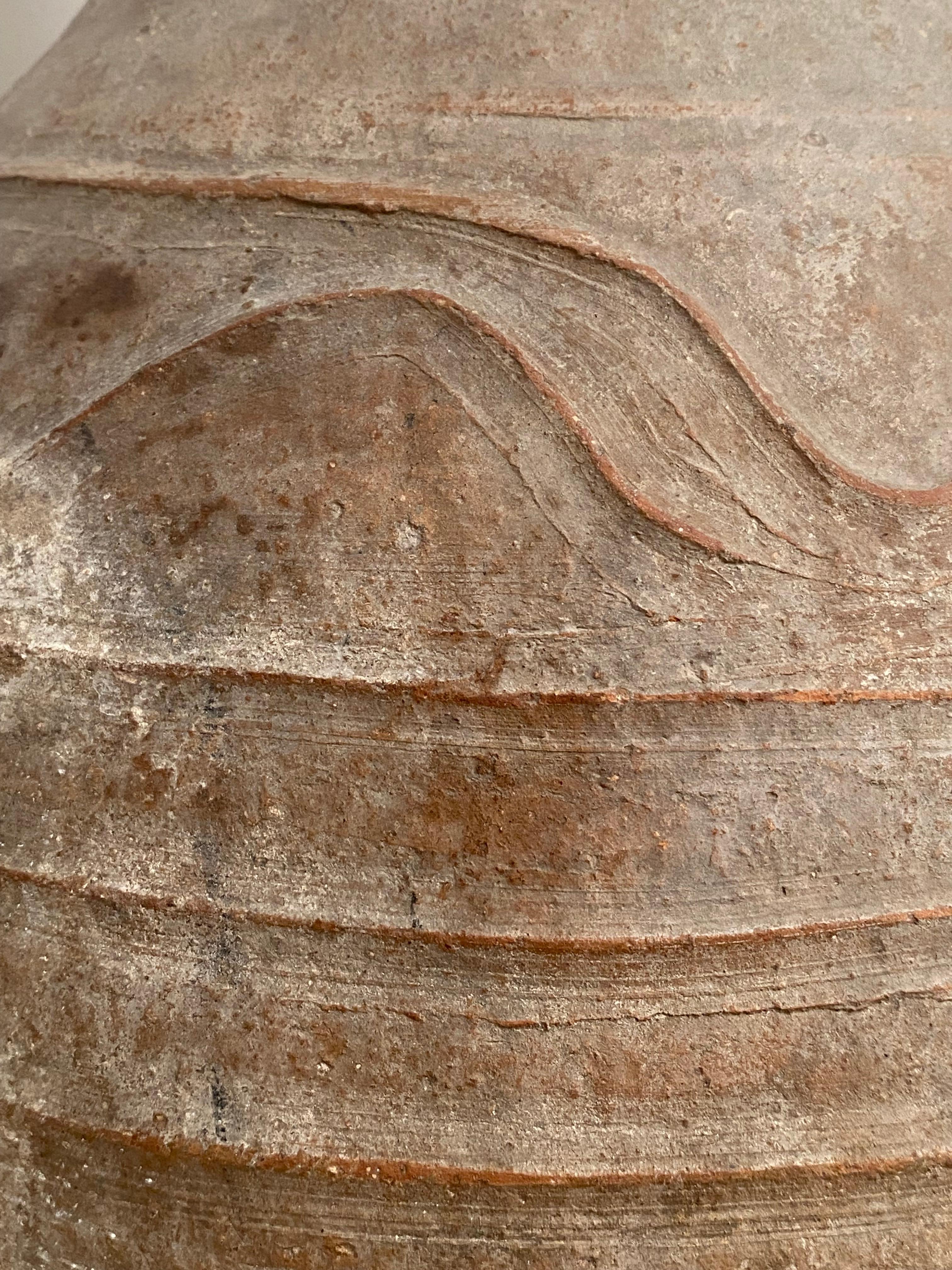 Antike braun getönte Terrakotta-Vase, Iran im Angebot 3