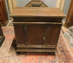 Antiker brauner Walnussholzschrank, kleiner Schrank, 16. Jahrhundert, aus Umbrien, „Italien“