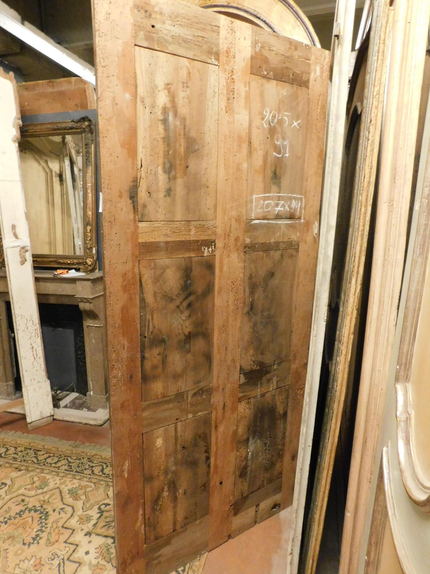 Antike Brown Wood Dünne Tür geschnitzt, Italien 1700, Nussbaum Elegant mit Spinnennetz im Zustand „Gut“ im Angebot in Cuneo, Italy (CN)