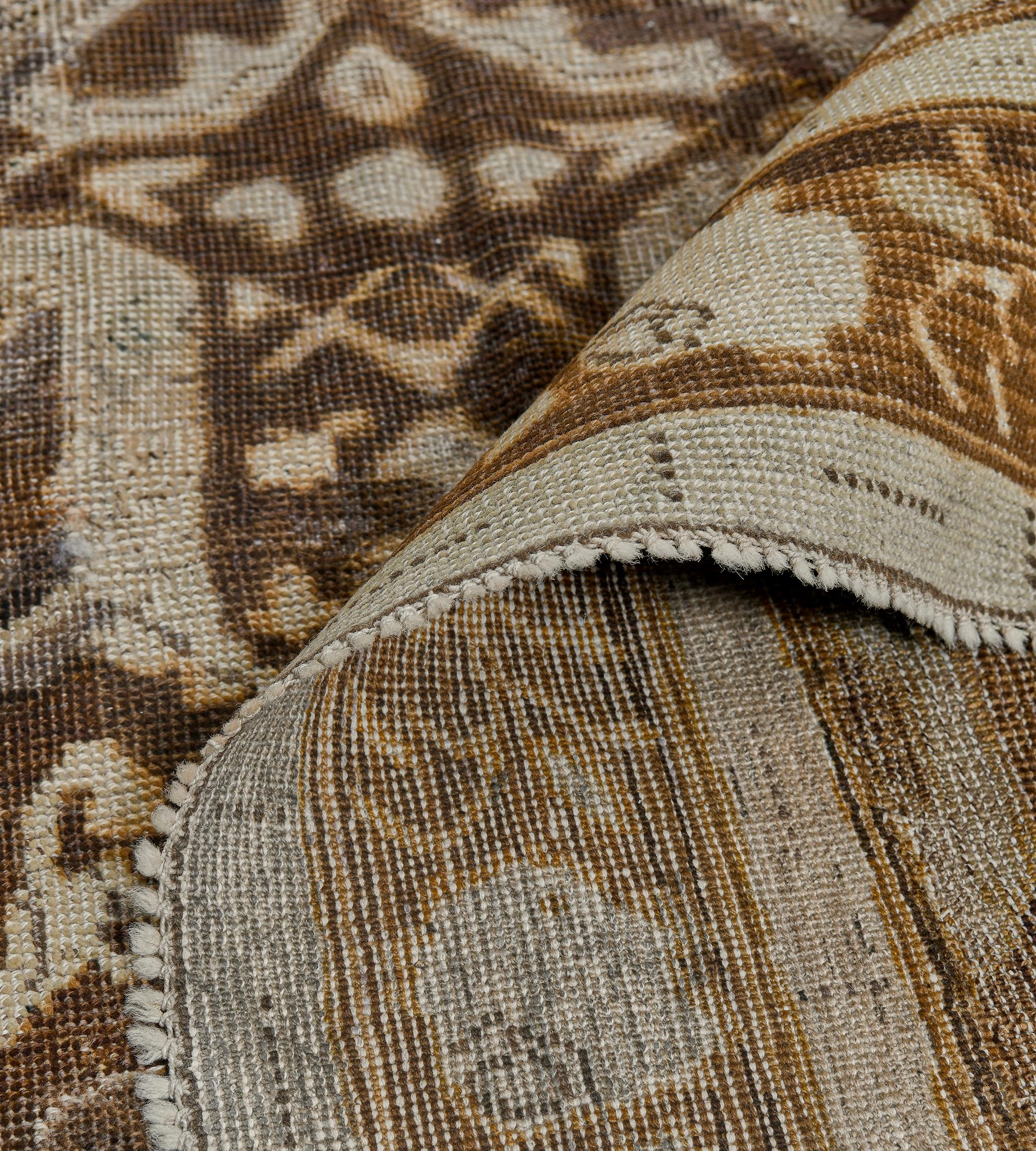 Alfombra caucásica Karabagh antigua de lana marrón con motivos aviares y florales en venta 4