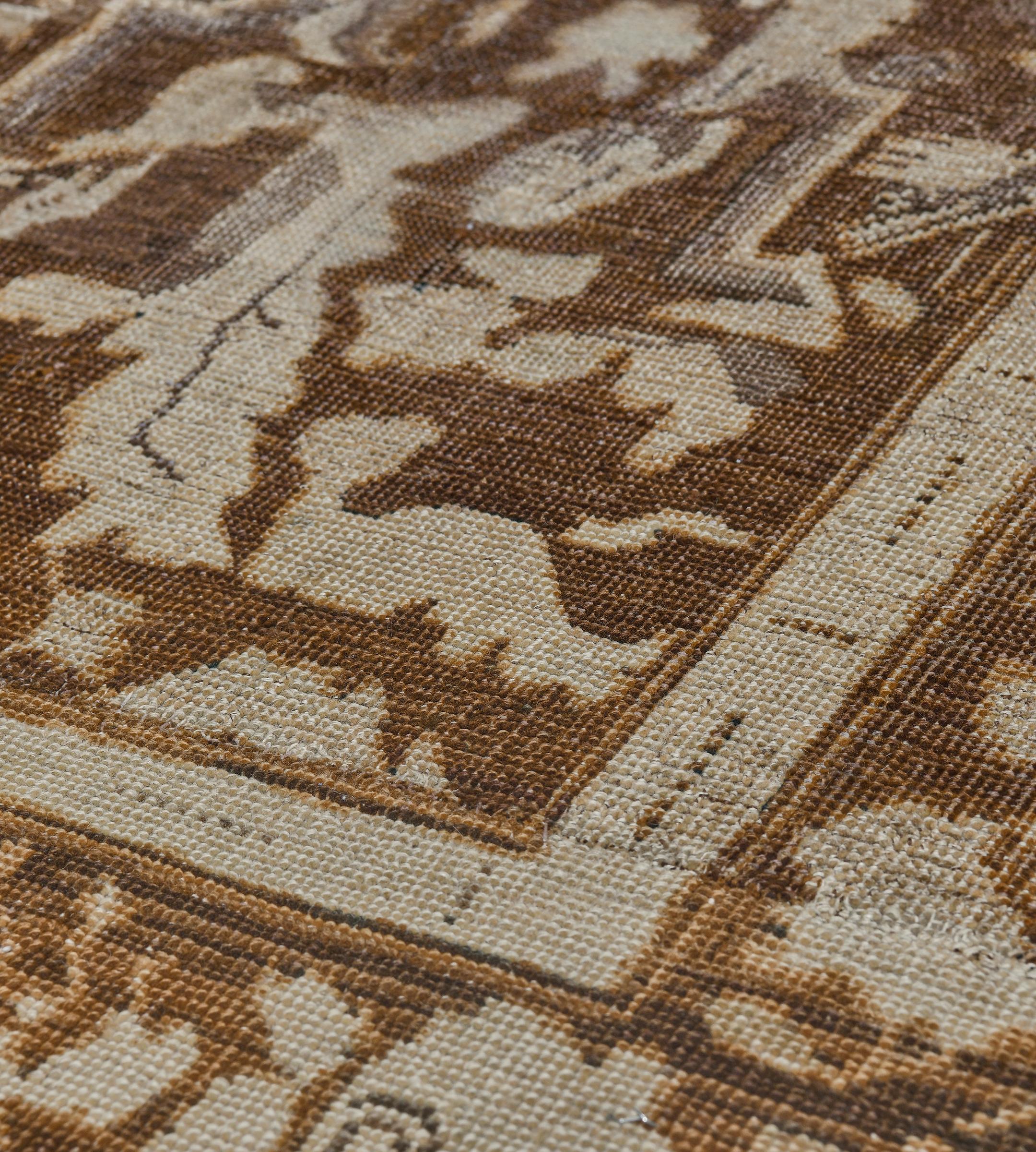 Alfombra caucásica Karabagh antigua de lana marrón con motivos aviares y florales en venta 1