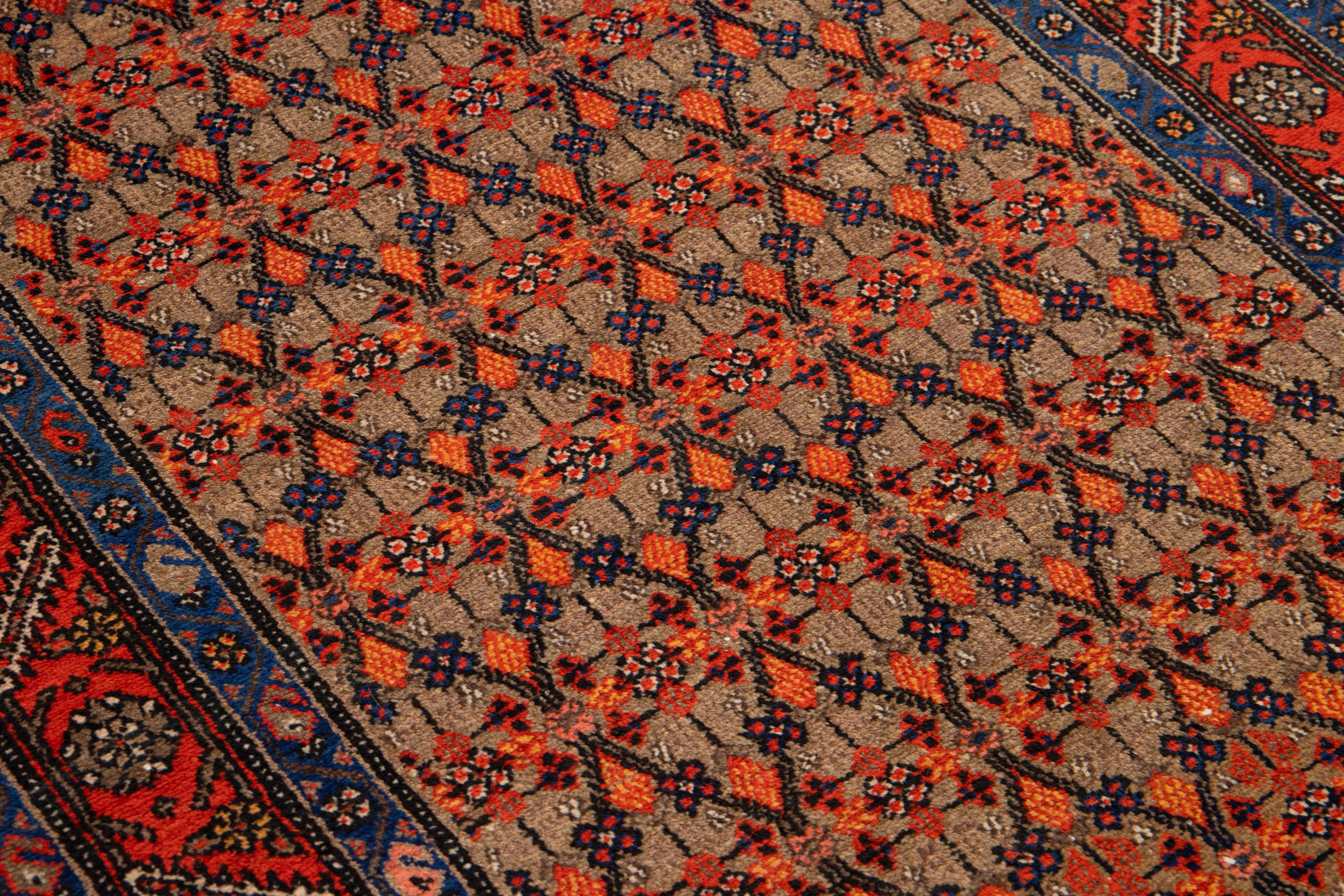 Islamique Antique Brown Wool Runner Persian Hamadan With Geometric Pattern (Chemin de table en laine à motifs géométriques) en vente