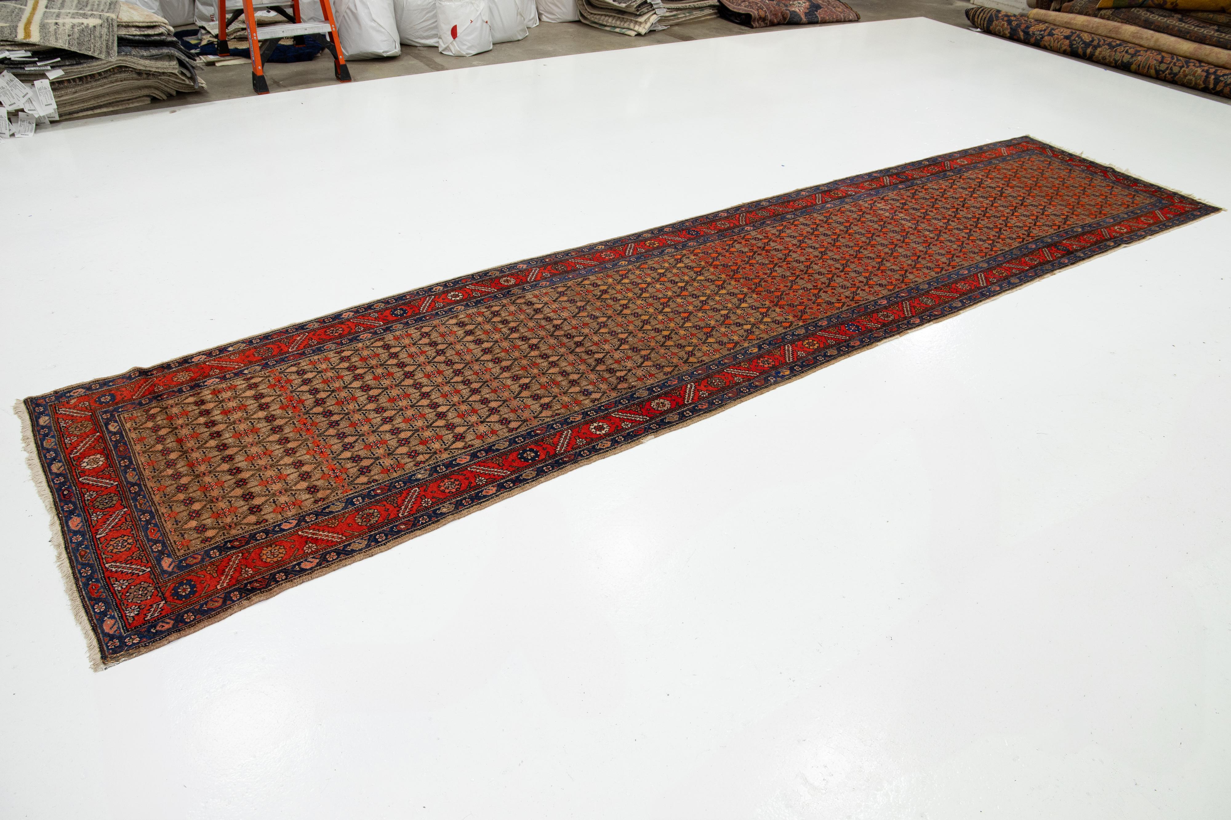 Perse Antique Brown Wool Runner Persian Hamadan With Geometric Pattern (Chemin de table en laine à motifs géométriques) en vente