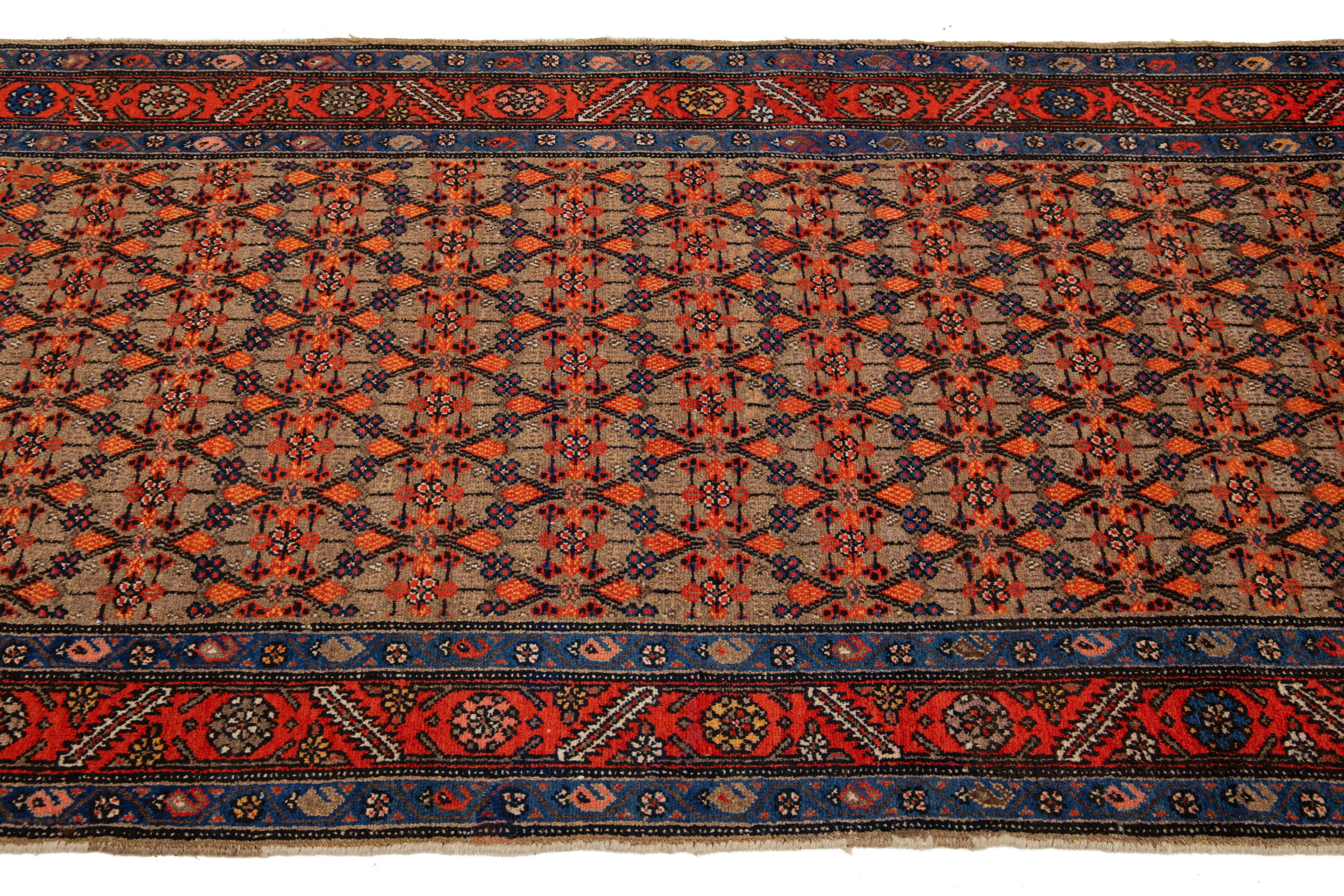 Antique Brown Wool Runner Persian Hamadan With Geometric Pattern (Chemin de table en laine à motifs géométriques) Bon état - En vente à Norwalk, CT