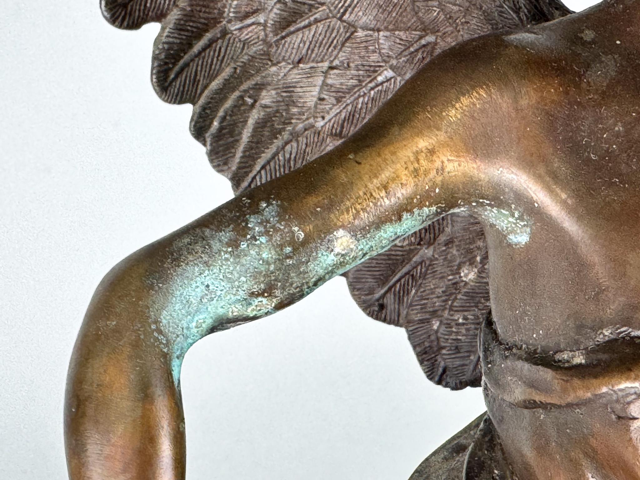Scultura antica di Broze - Angelo con spada in vendita 4