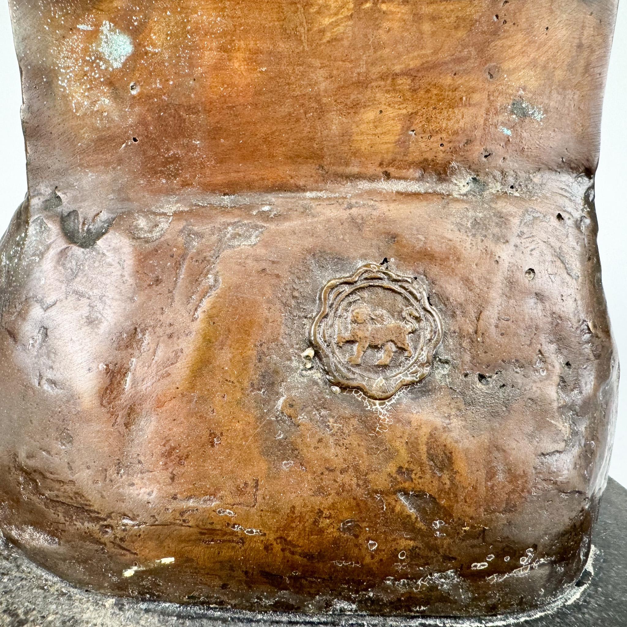Scultura antica di Broze - Angelo con spada in vendita 2