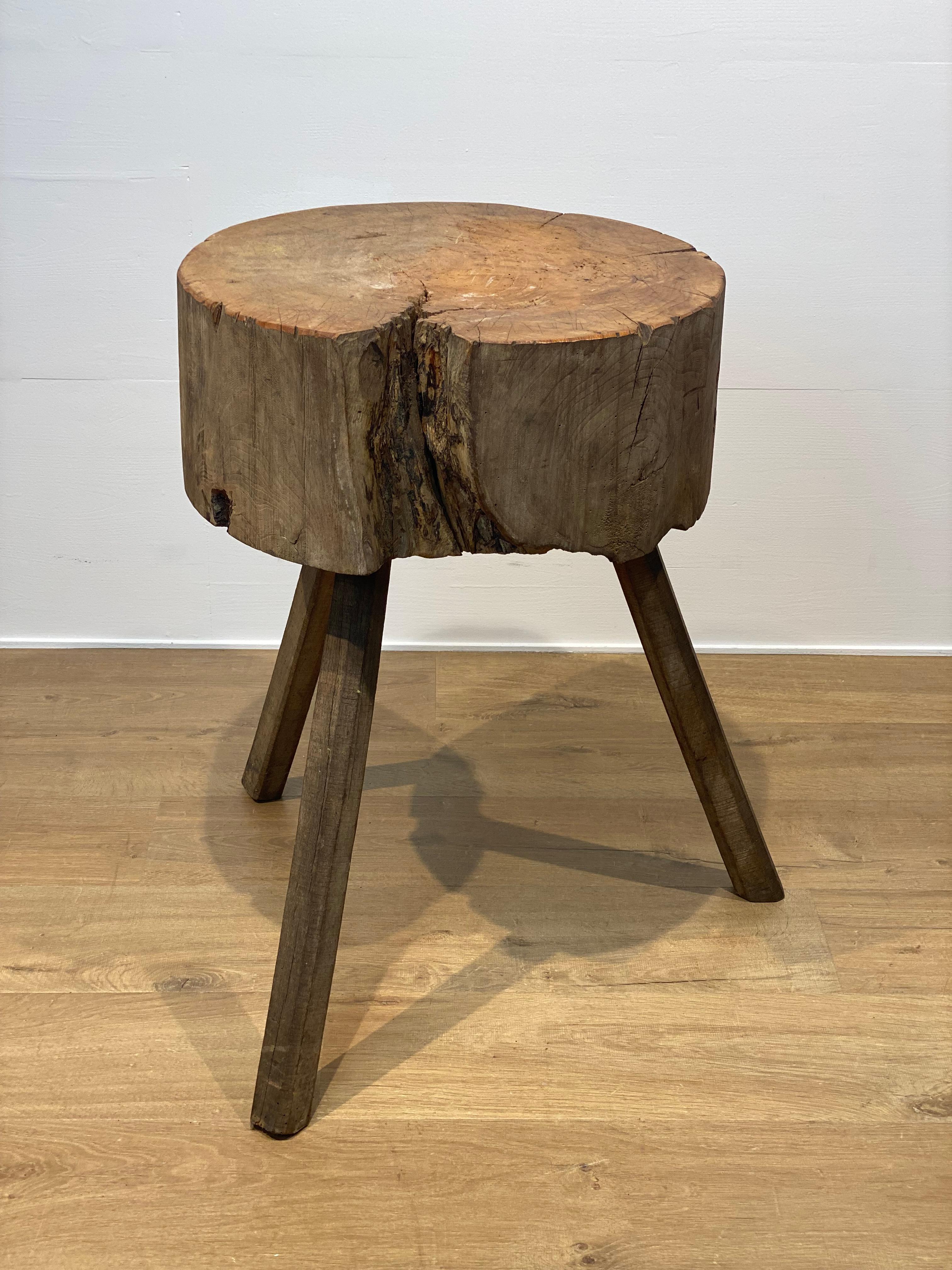 Brutalist ,French Choppers Block made after a gigantic piece of Wood,
dating from the 1960 ies,
beautiful used patina and shine of the Wood,
lovely piece to decorate your kitchen,
great used, old patina of the top due to the frequent use of the