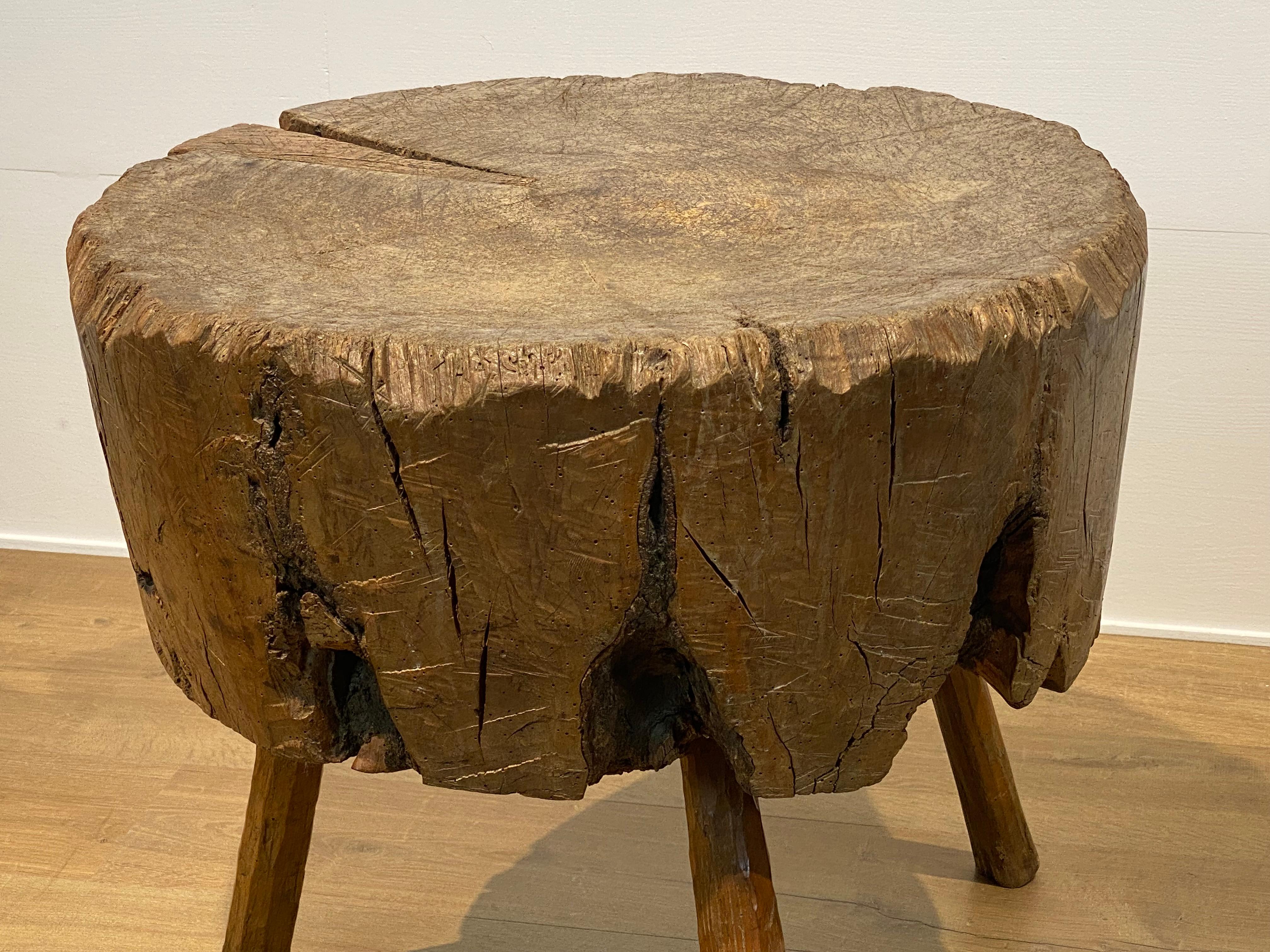 Antiker, brutalistischer Hackklotz (Holz) im Angebot