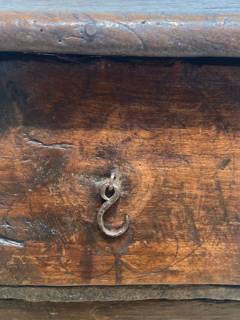 Antico tavolo contadino brutalista proveniente dalla Spagna in vendita 5