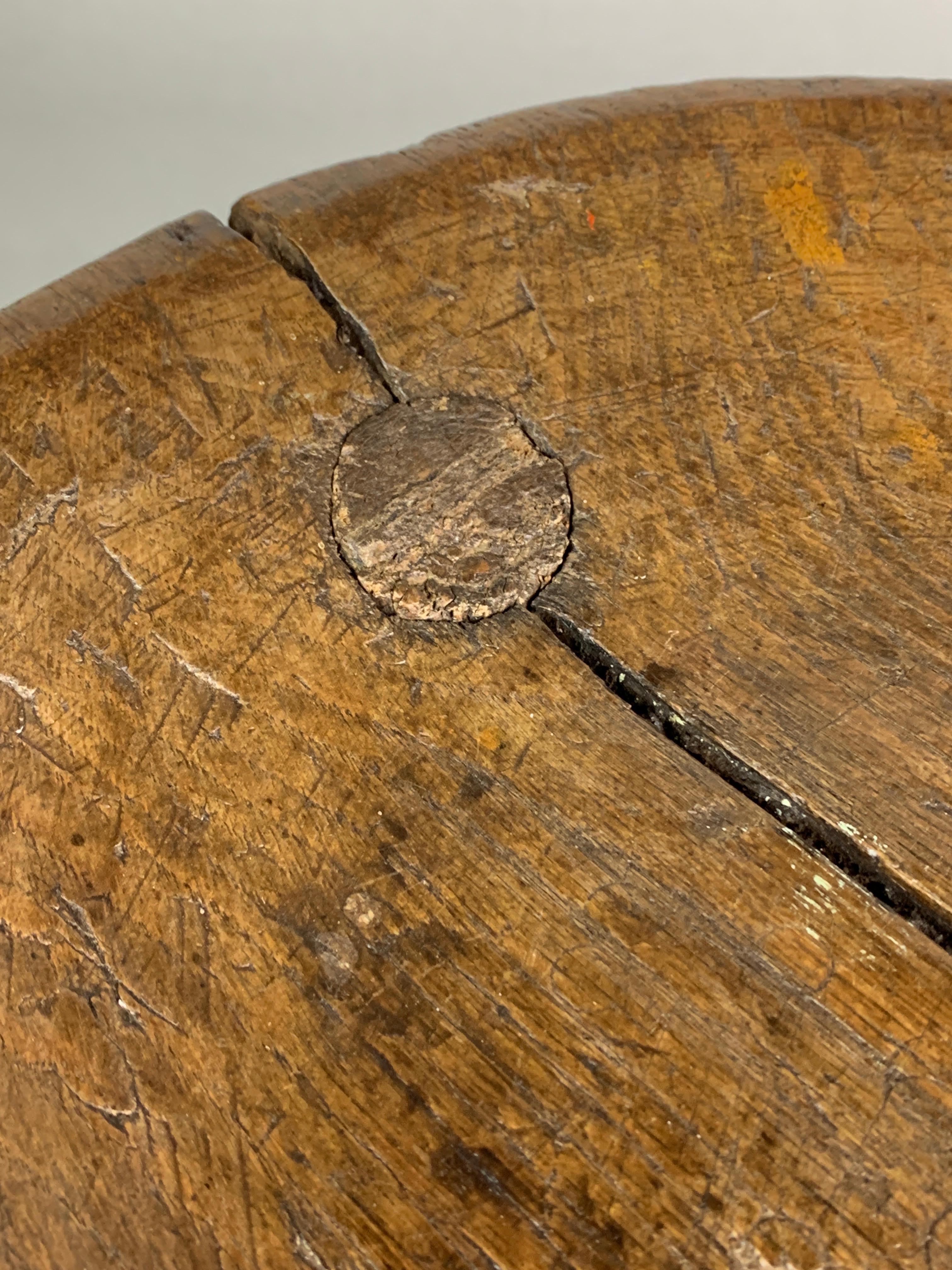 Antique brutalist farmhouse rustic tripod milking stool, Dutch 19th century 4