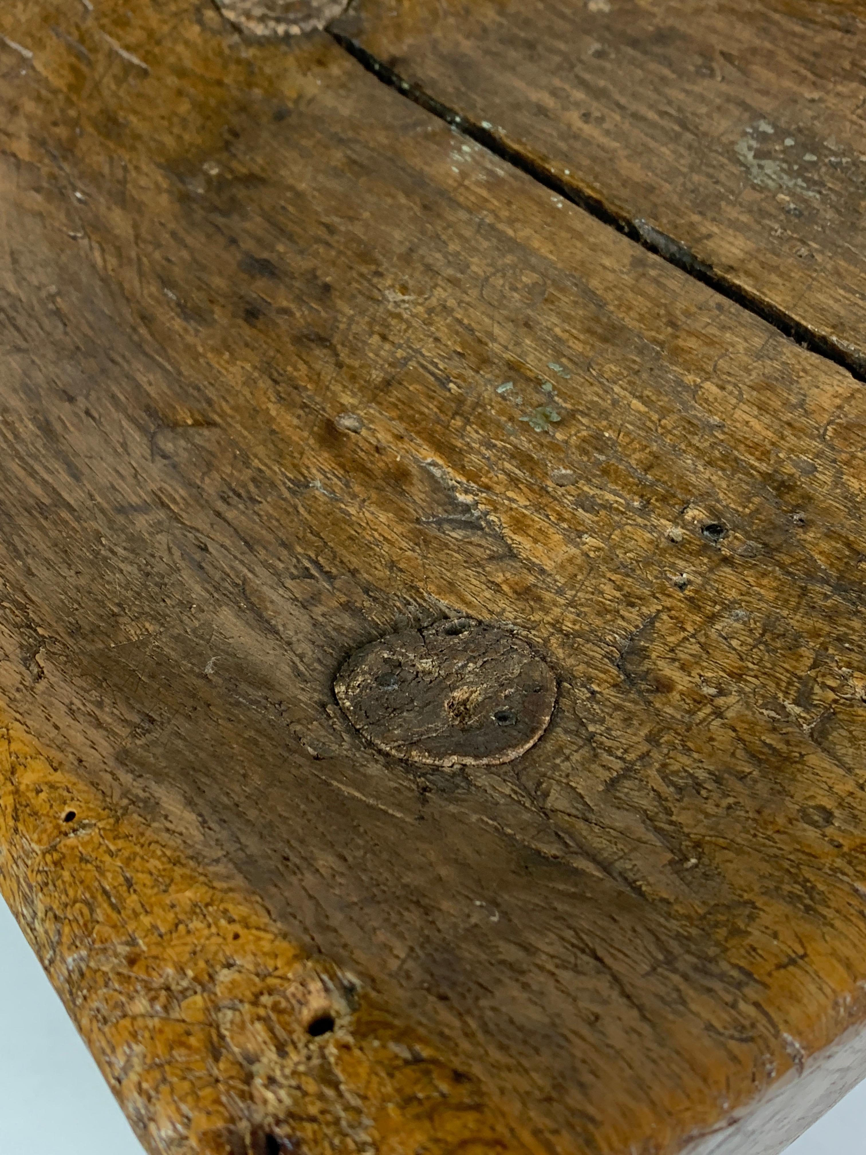 Antique brutalist farmhouse rustic tripod milking stool, Dutch 19th century 6