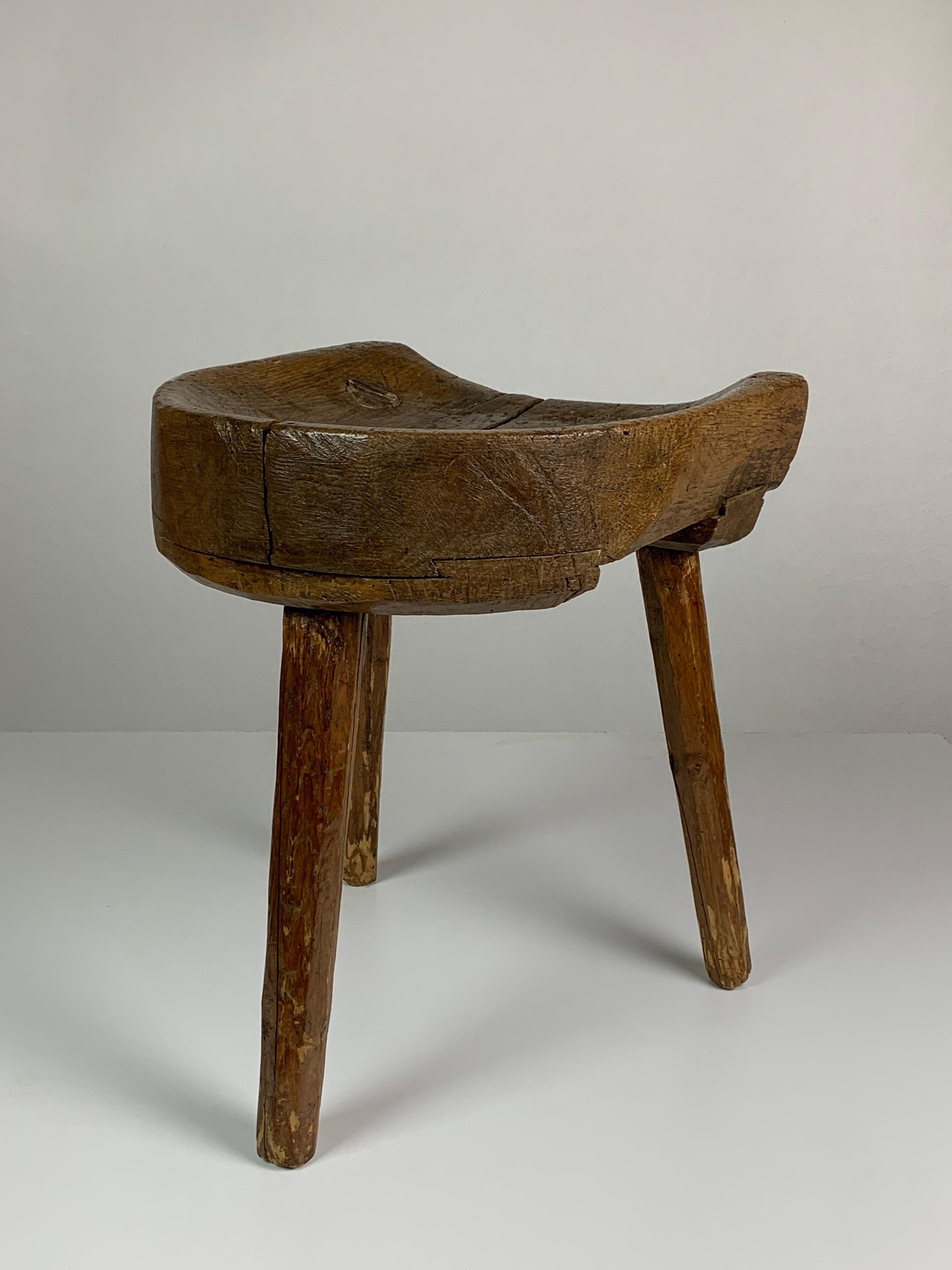 Antique brutalist farmhouse rustic tripod milking stool, Dutch 19th century 8