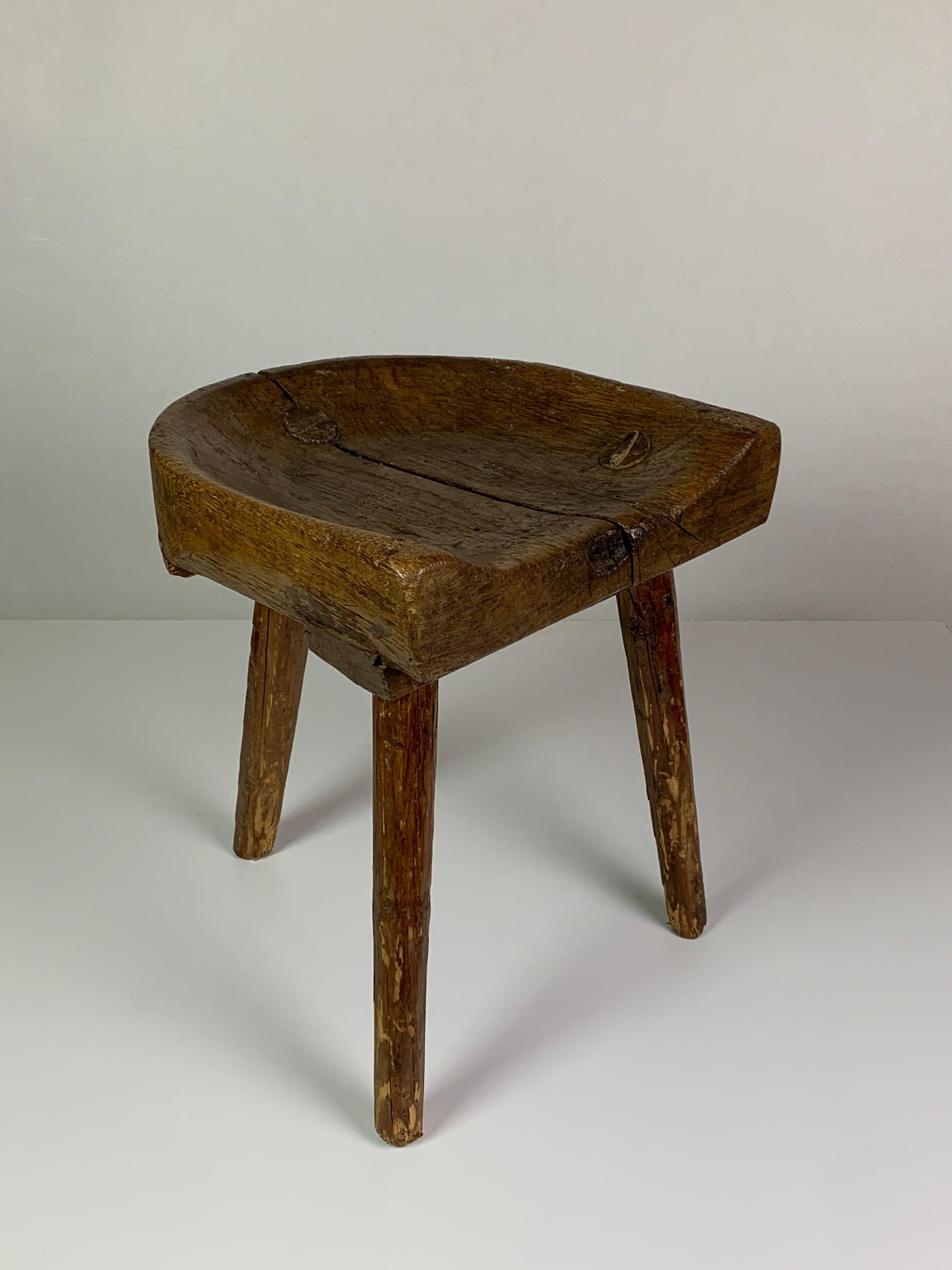 Oak Antique brutalist farmhouse rustic tripod milking stool, Dutch 19th century