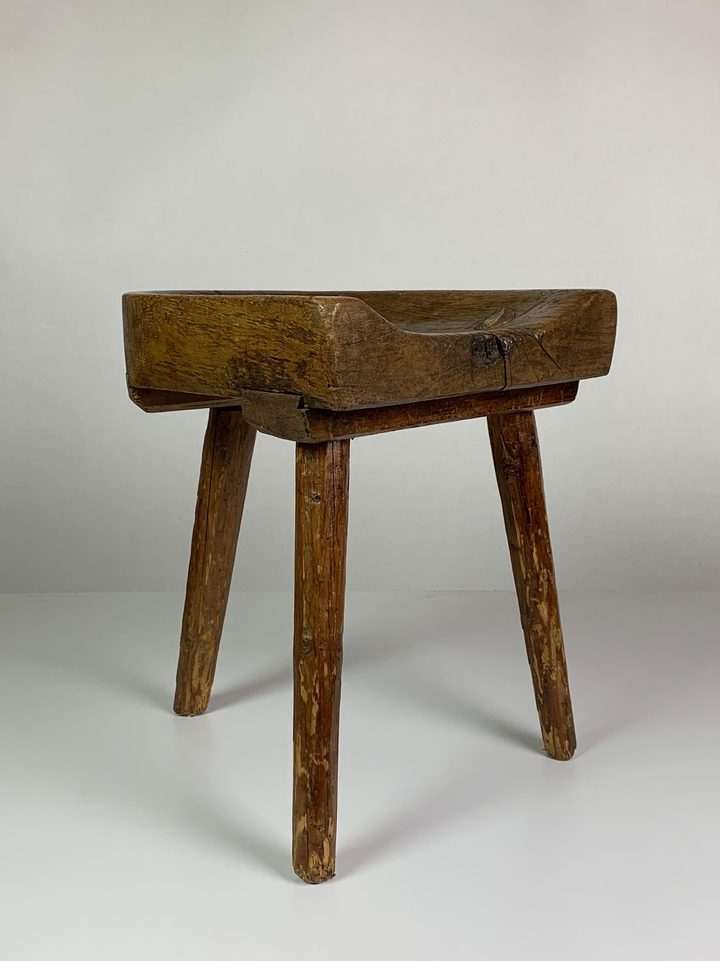 Antique brutalist farmhouse rustic tripod milking stool, Dutch 19th century 1
