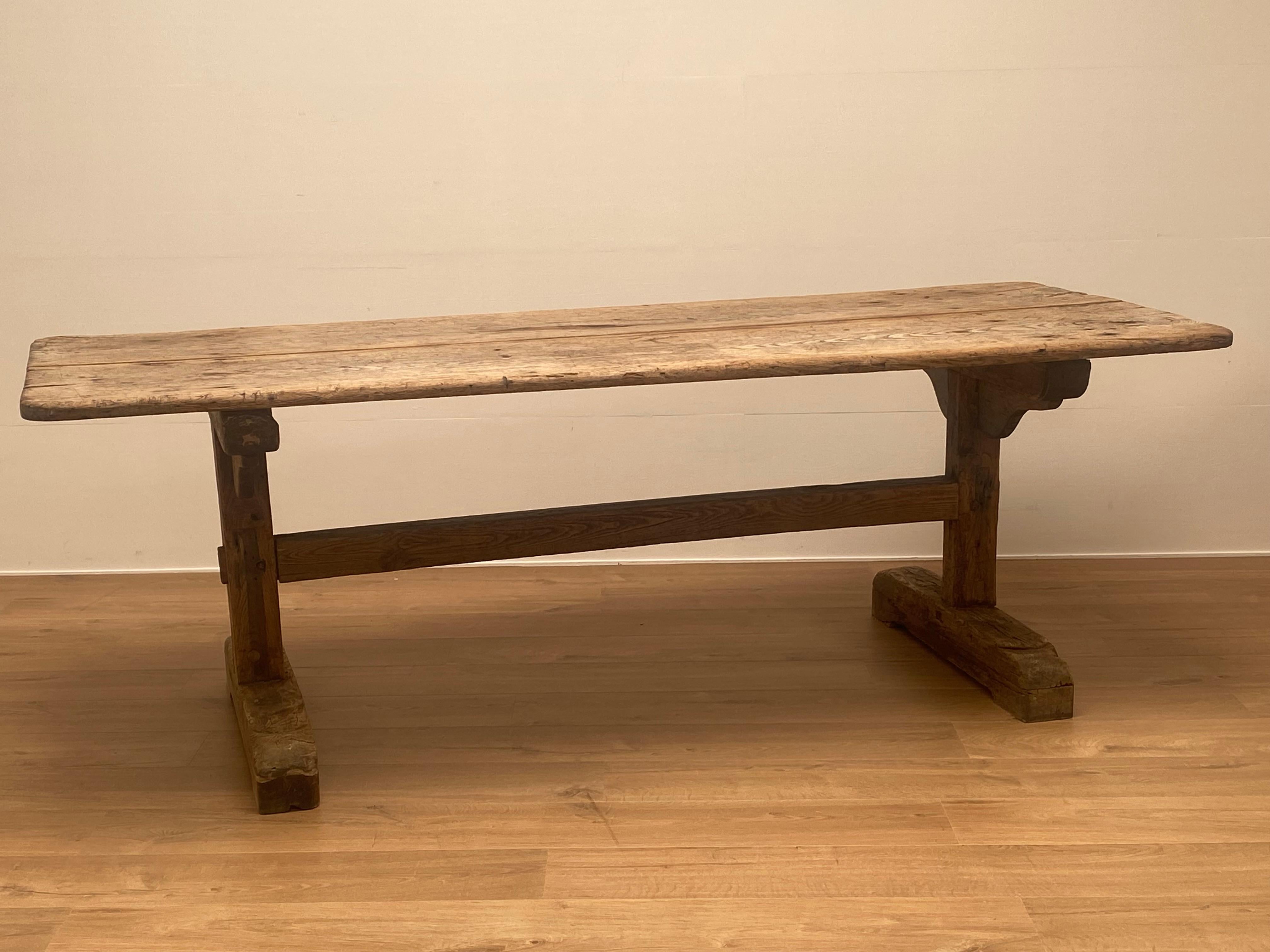 Table de ferme française antique et brutaliste en vente 8