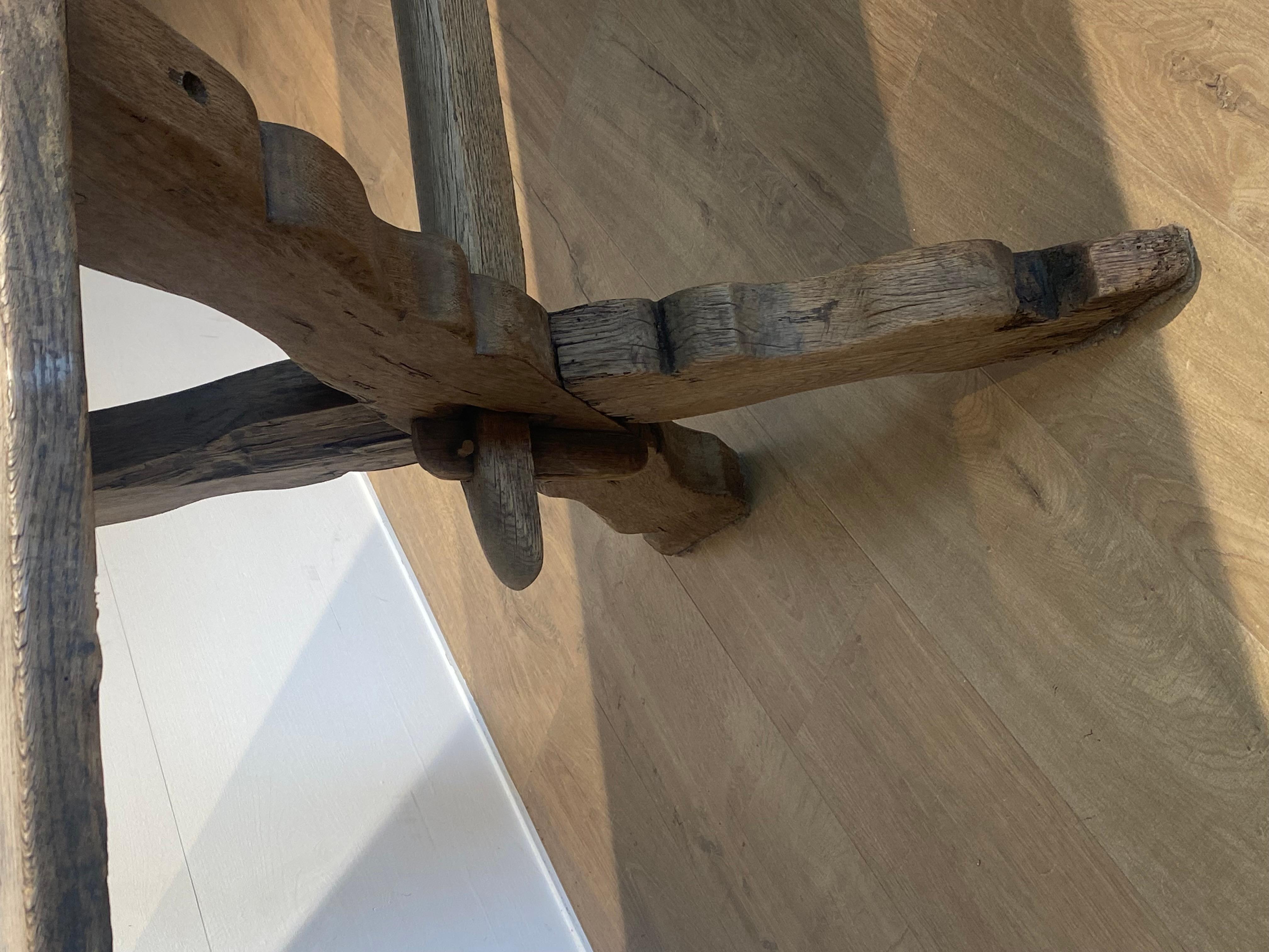 Ancienne table de fermier française brutaliste en vente 6