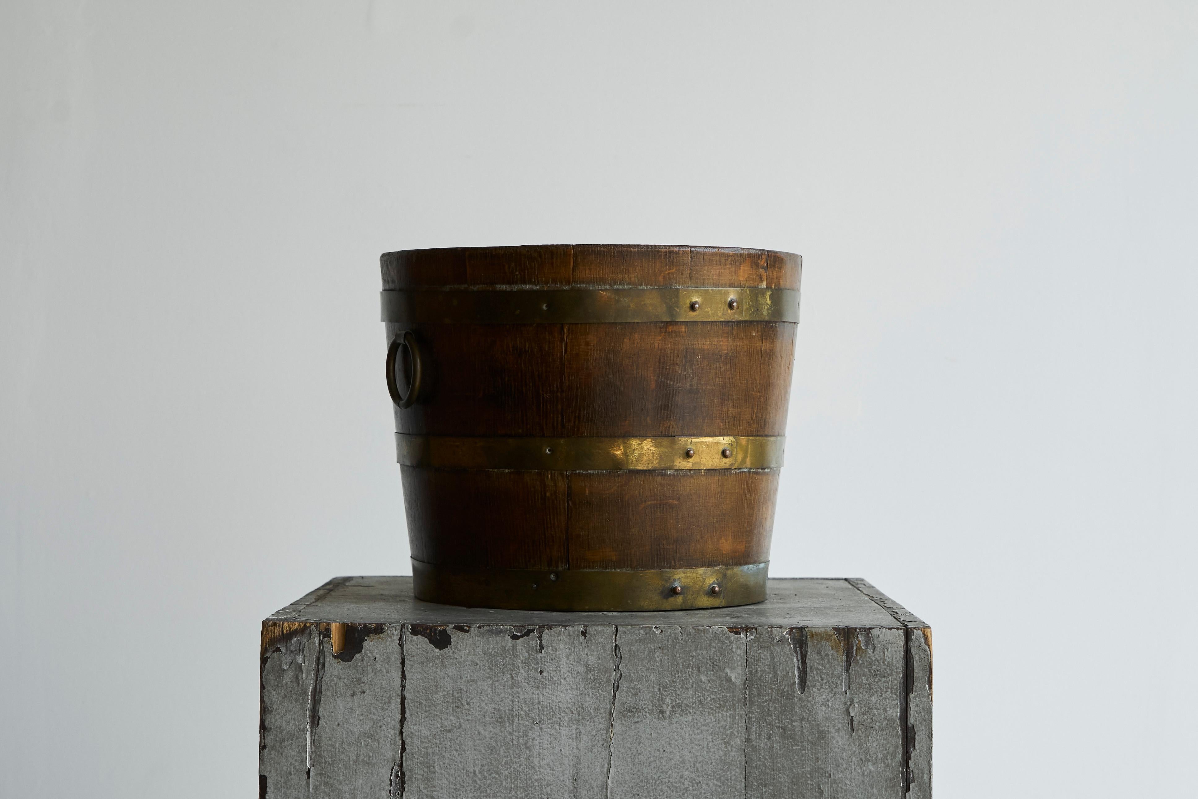 Antique Bucket or Waste Paper Basket in Wood and Brass 19th Century In Good Condition For Sale In Meer, VAN
