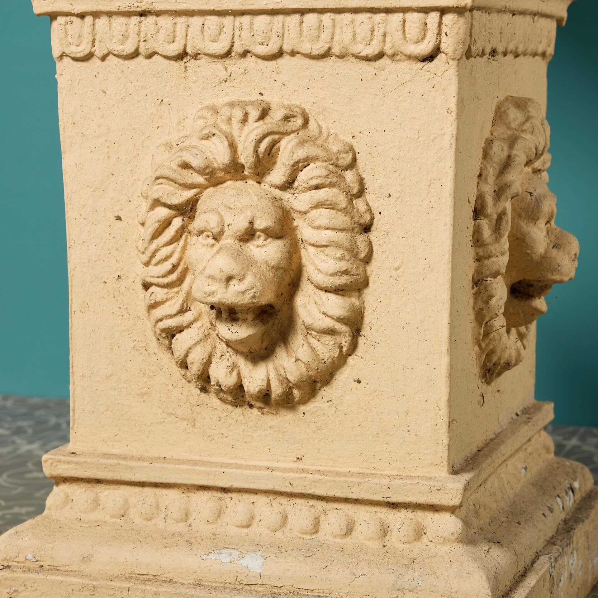 Urna antigua de terracota pulida Tazza sobre pedestal Georgiano en venta