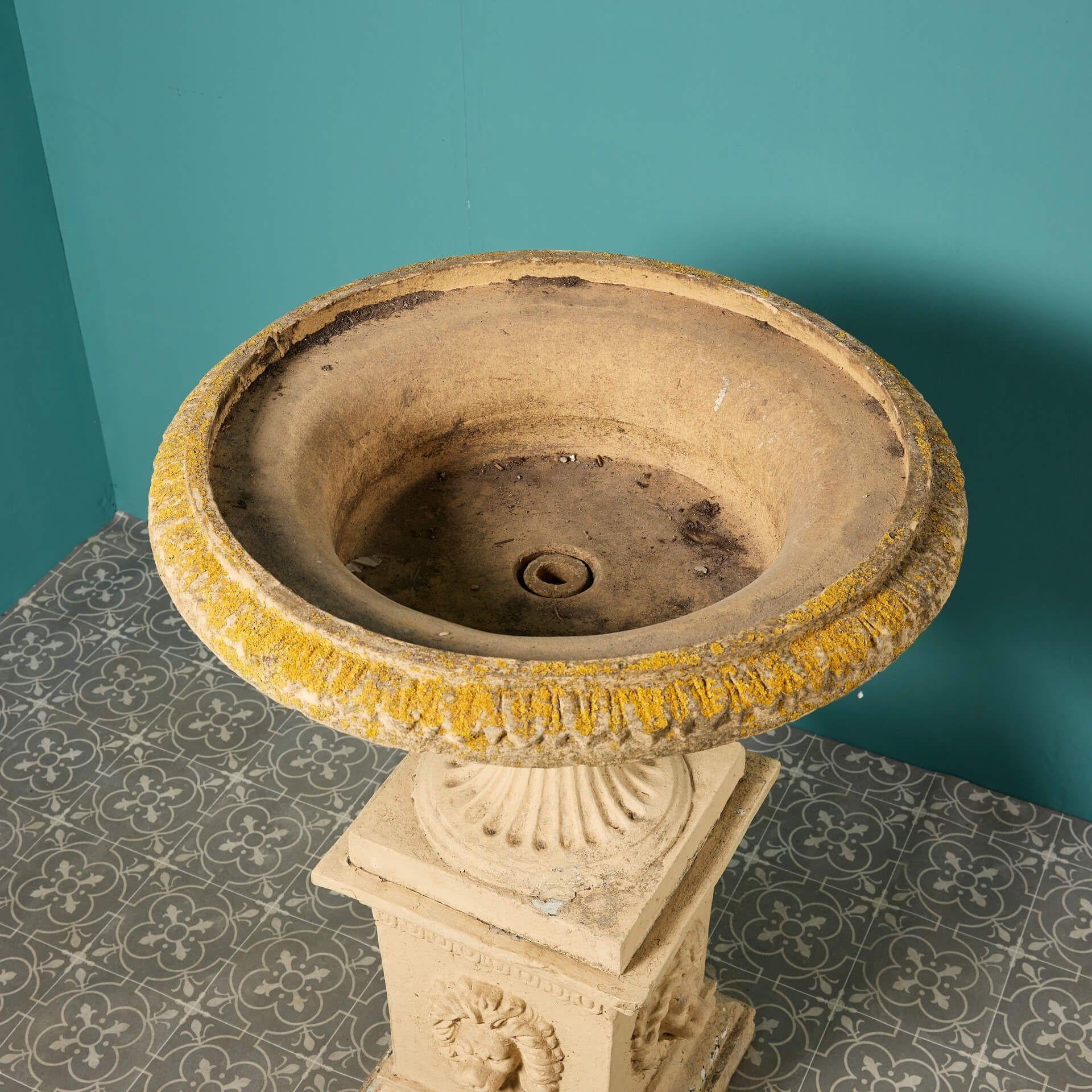 Urna antigua de terracota pulida Tazza sobre pedestal en Bastante bueno estado para la venta en Wormelow, Herefordshire