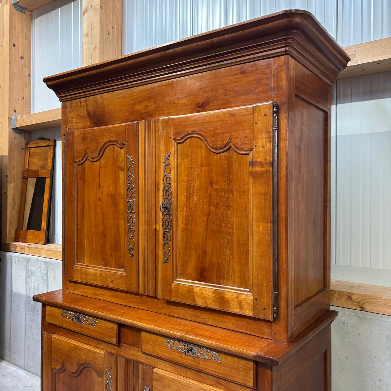 Antique buffet  cherry wood kitchen cabinet  France, Louis XV around 1750 For Sale 4