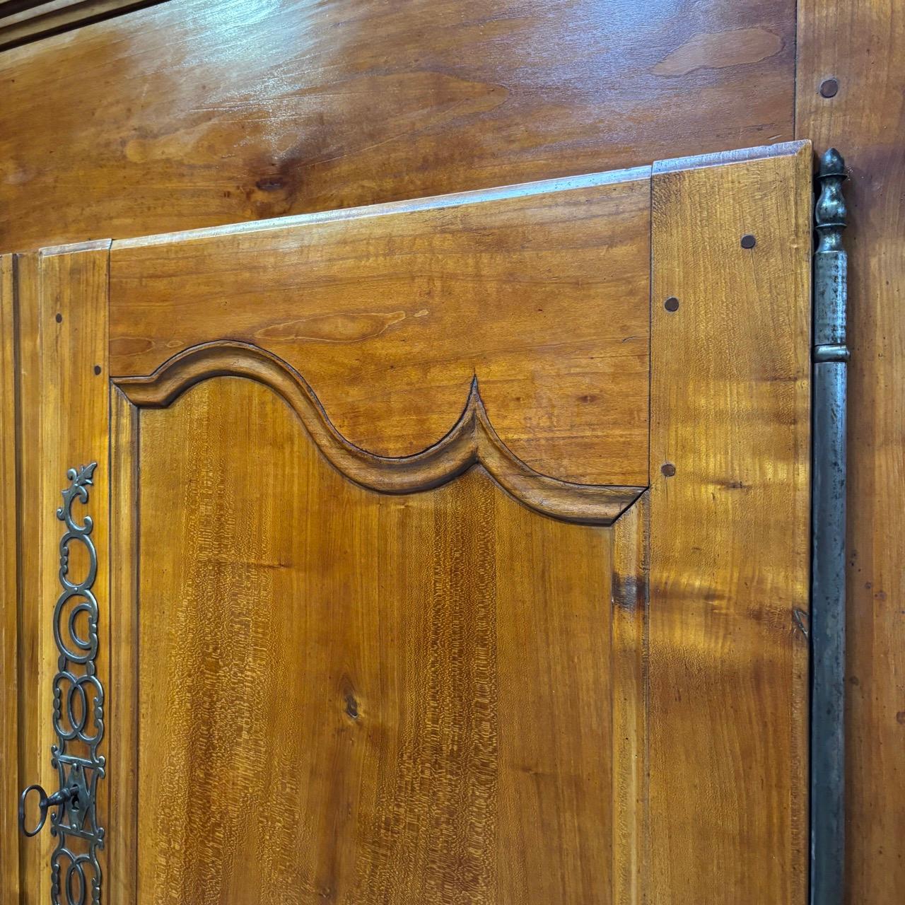 Antique buffet  cherry wood kitchen cabinet  France, Louis XV around 1750 For Sale 7