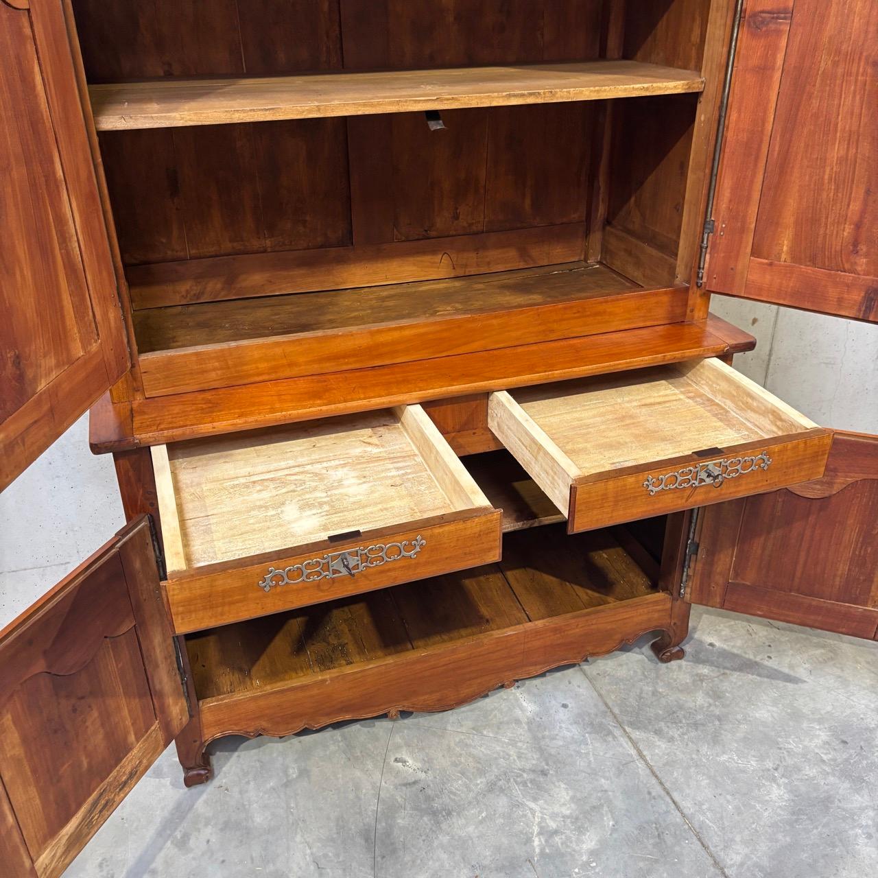 Antique buffet  cherry wood kitchen cabinet  France, Louis XV around 1750 For Sale 10