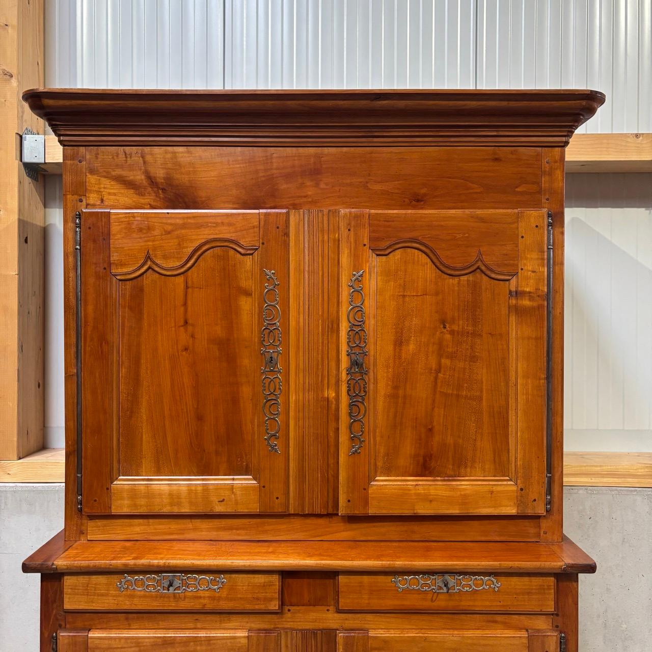 Antique buffet  cherry wood kitchen cabinet  France, Louis XV around 1750 In Good Condition For Sale In Würzburg, DE